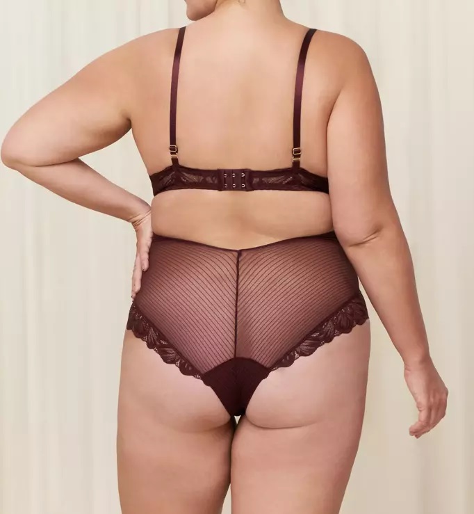 Triumph uwodzicielskie LAVISH SPOTLIGHT Spotlight BODY MODELUJACE SEXI R.S Model Lavish Spotlight