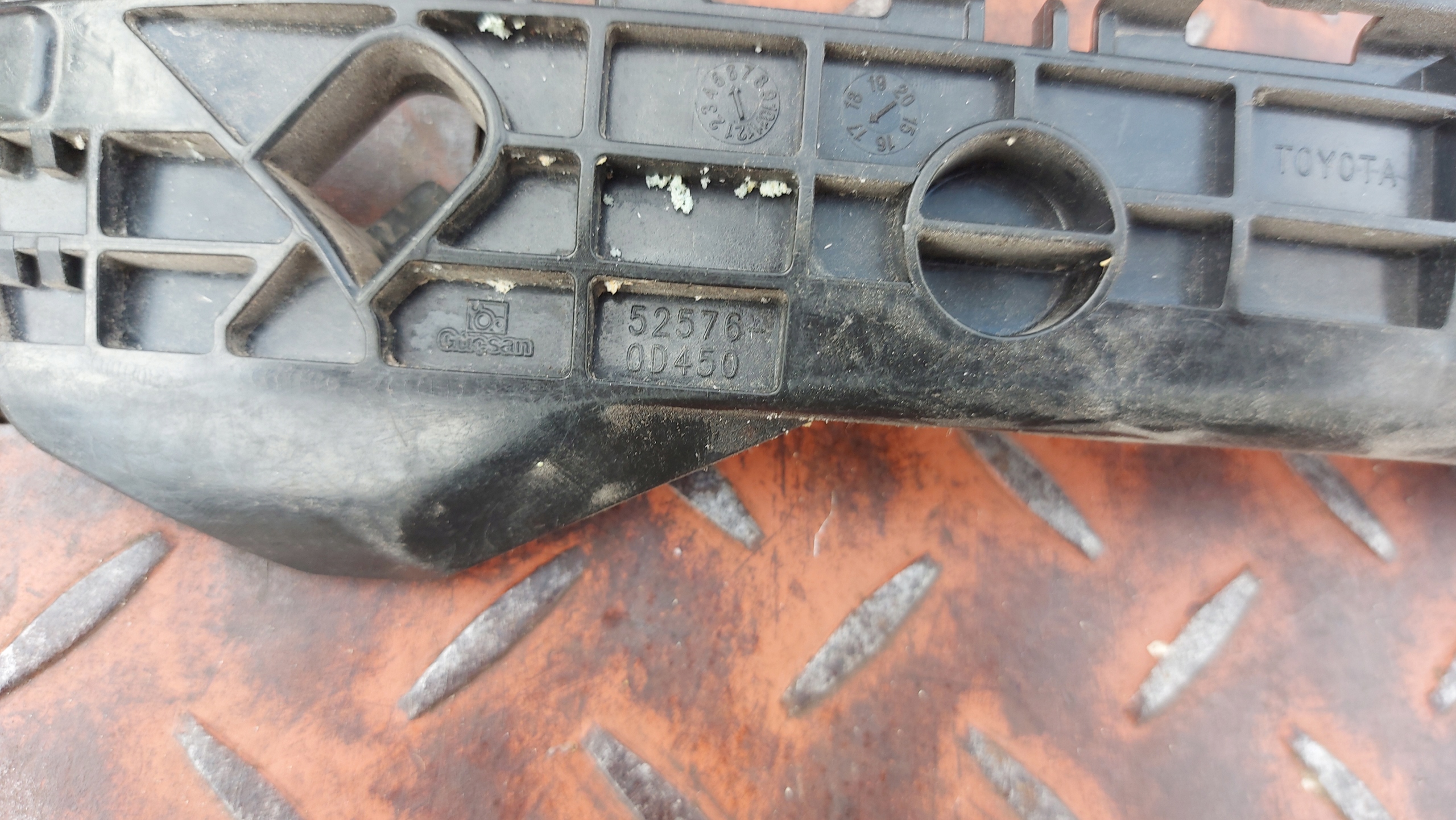 bumper bracket left rear part TOYOTA YARIS III 17- LIFT