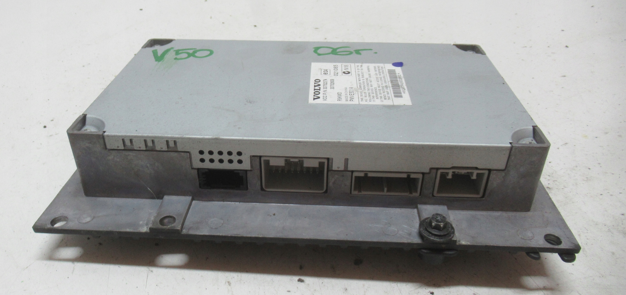 VOLVO V50 2.4 D 06R amplifier RADIA 30752608