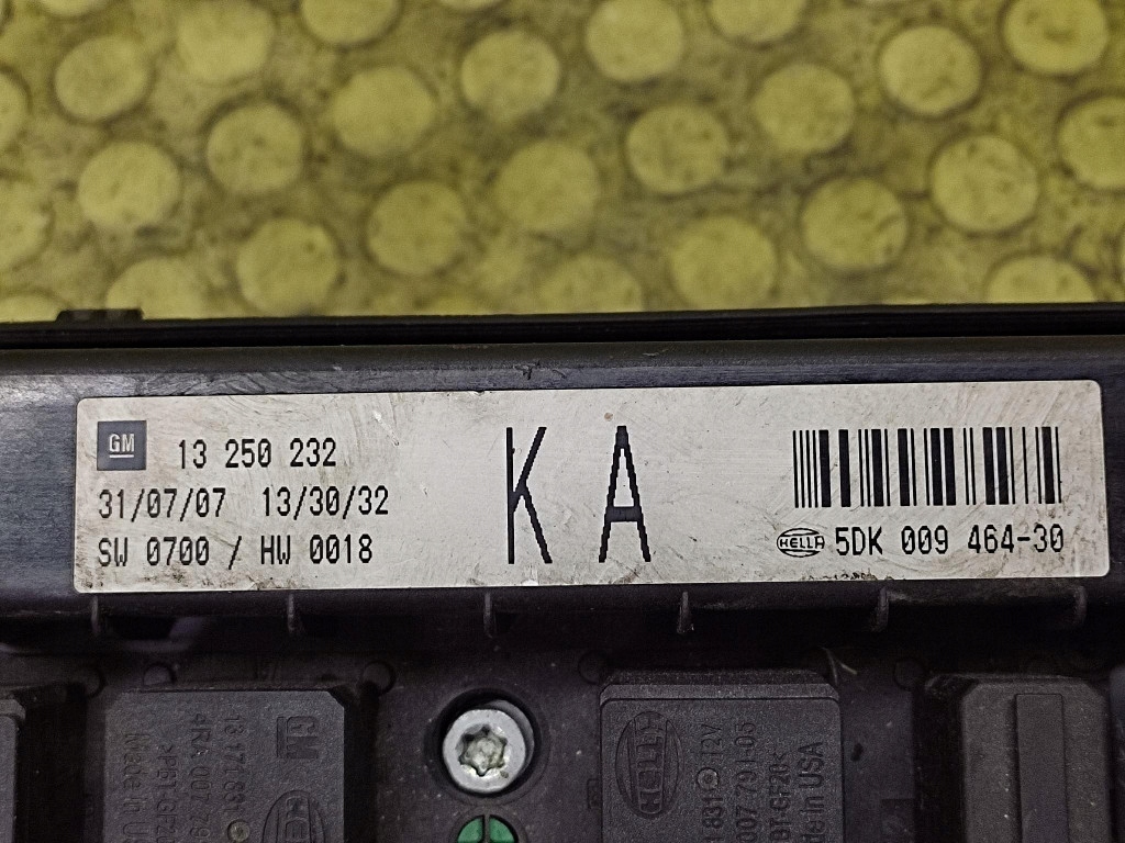 OPEL ASTRA H Module fusibles 13250232