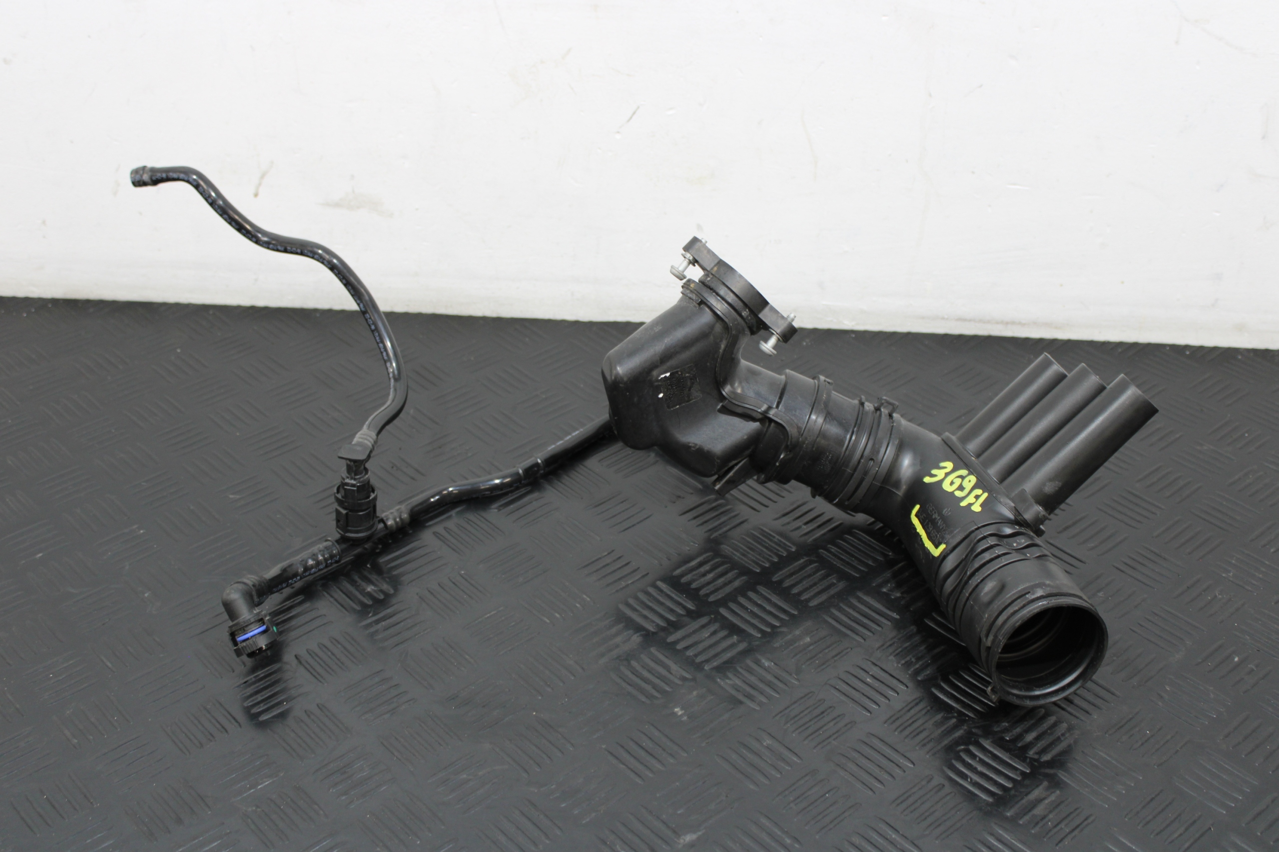 pipe wiring air 04E129651C VW PASSAT B8 3G0 3G9 LIFT