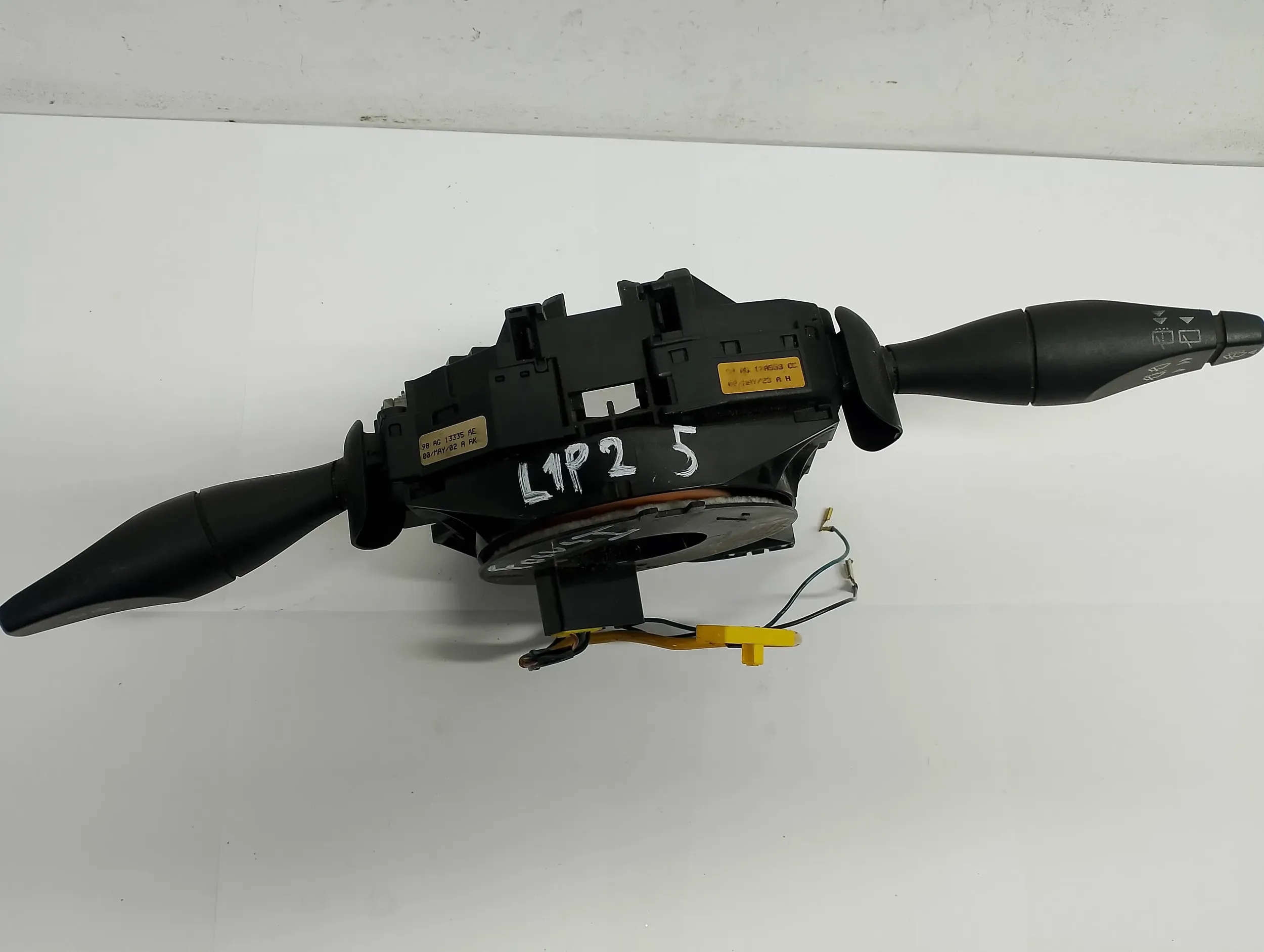 steering wheel levers and controls z ring Ford Focus 1 and 13335AE