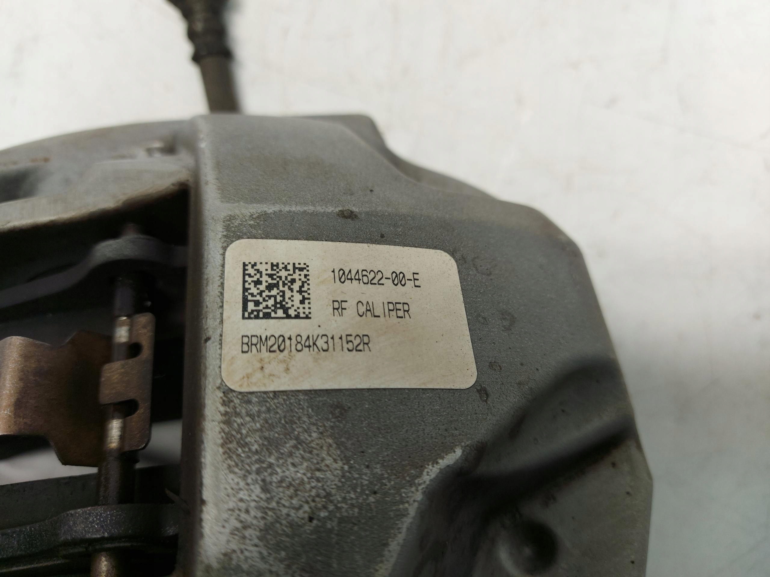 TESLA Model 3 III caliper brake front right czterotloczek 1044622-00-E