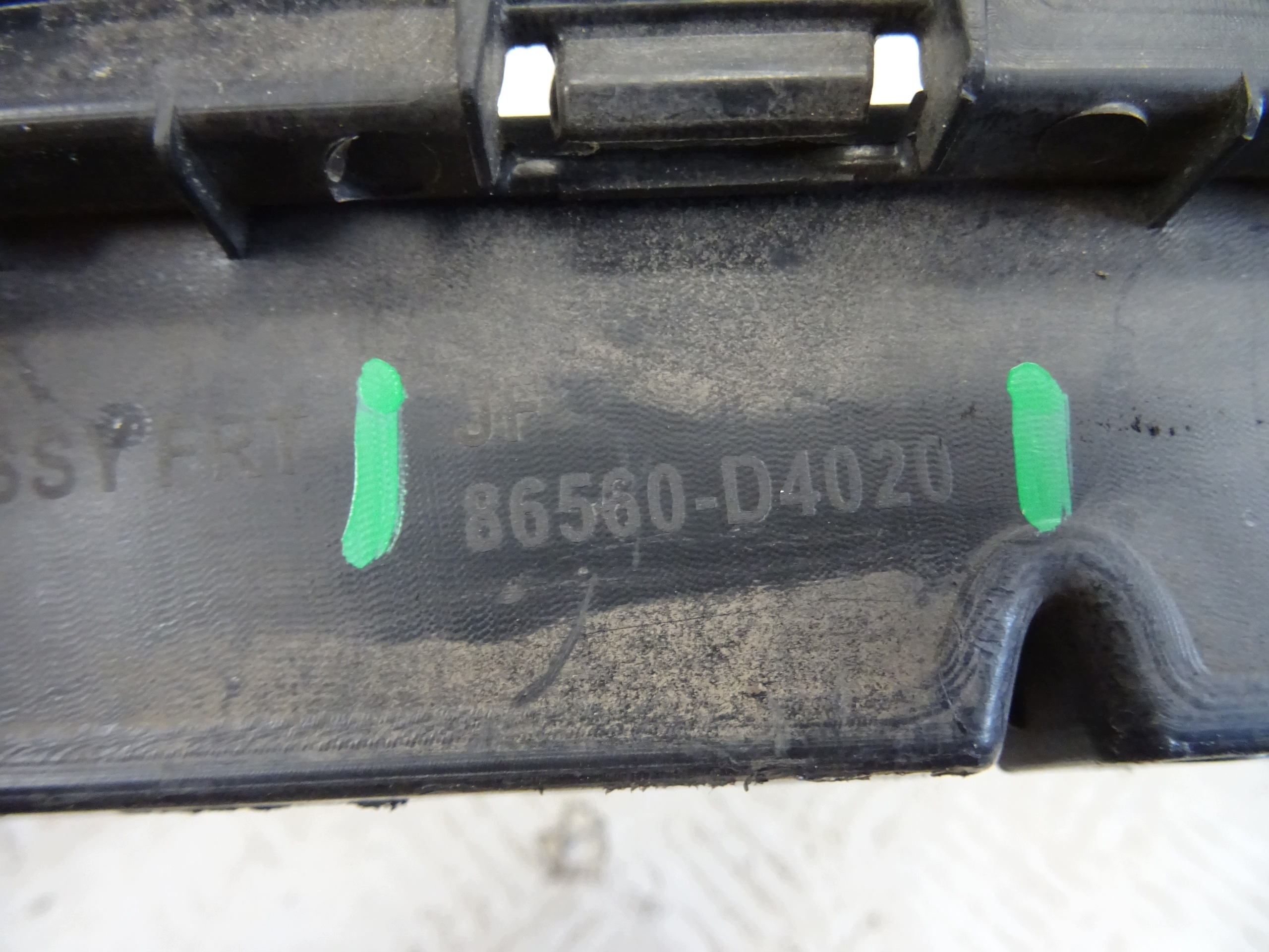 grid of a bumper front front central KIA OPTIMA IV 86560-D4020