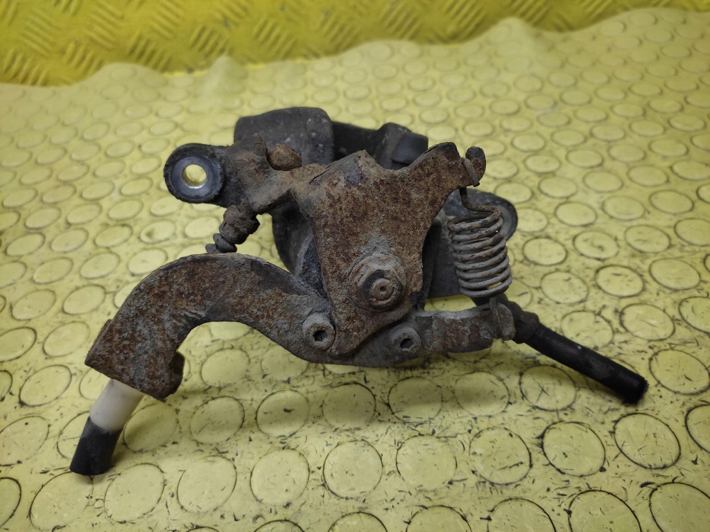 TOYOTA AURIS 2.0 caliper left rear part