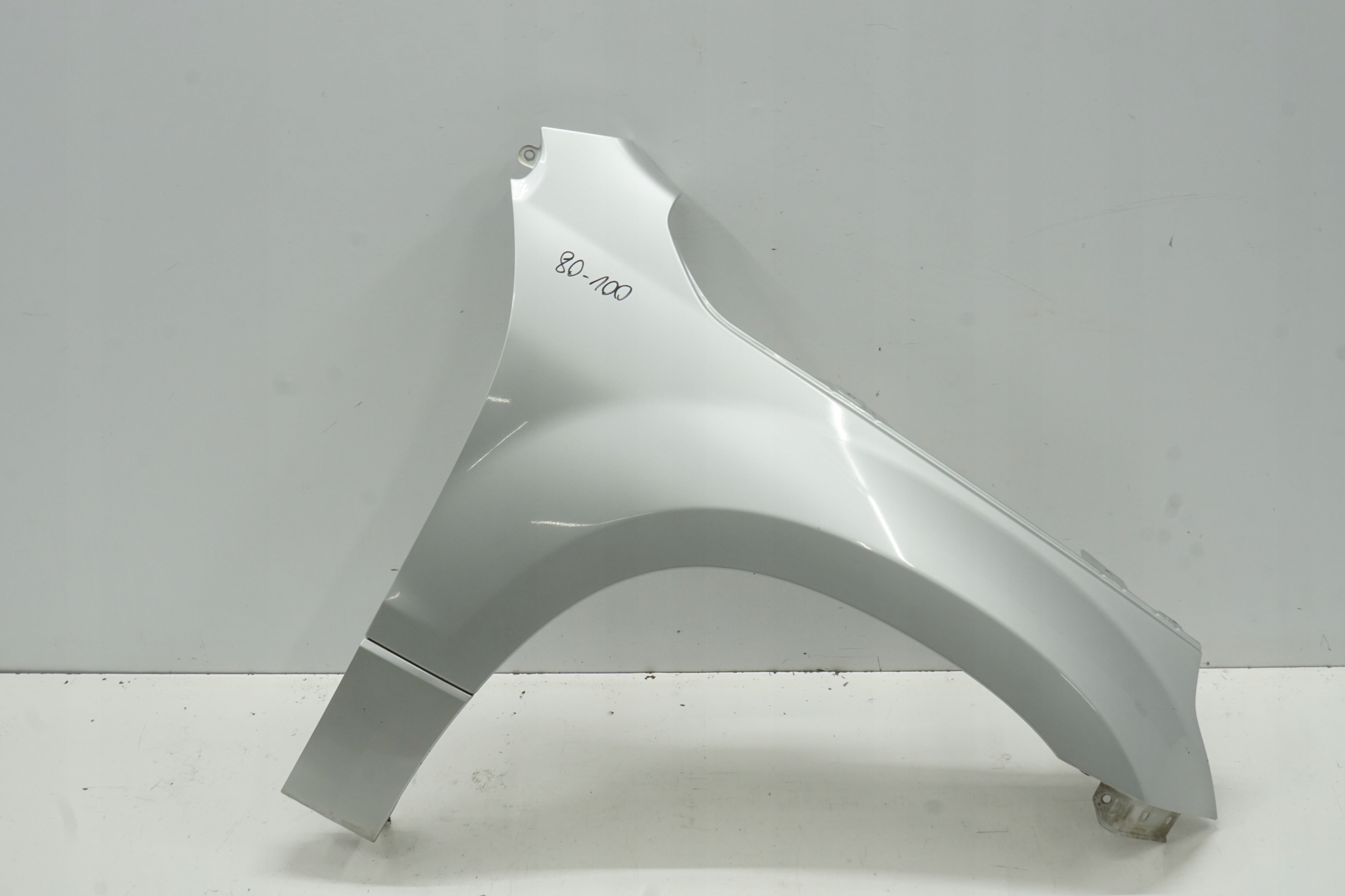 SUZUKI GRAND VITARA II LIFT 12R BŁOTNIK PRAWY PRZÓD Z2S