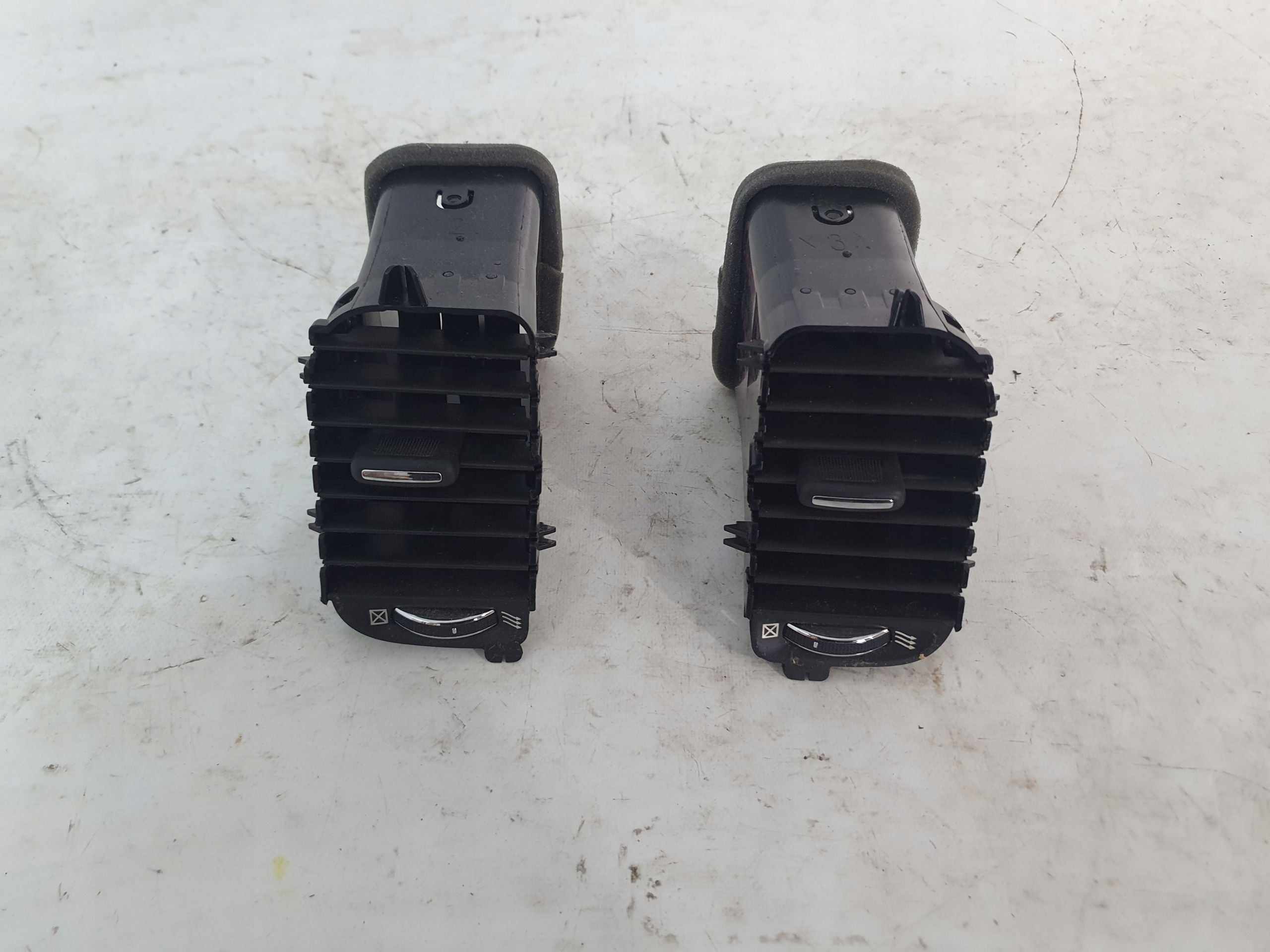 DODGE CHARGER 2019 - Bouche aération tableau bord Console du tableau de bord Bouches buses