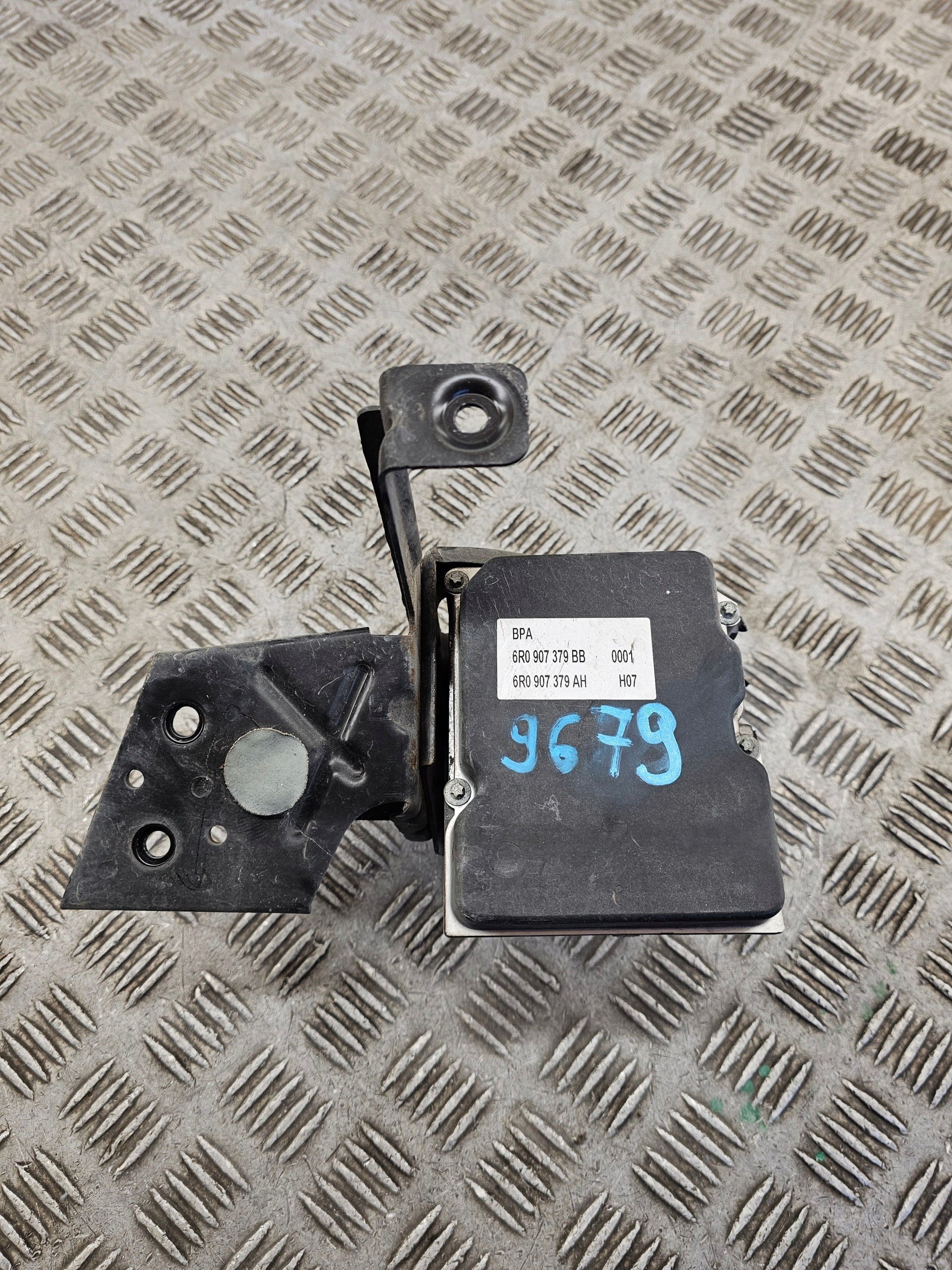 Audi A1 8X 1.2 TSI pump, control unit ABS 6R0907379BB