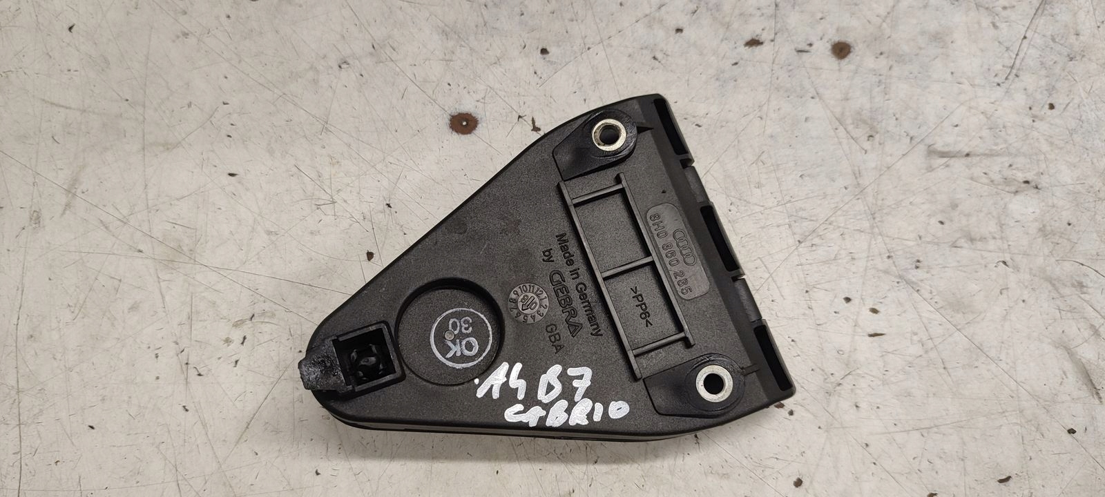 holder trojkata bracket Audi A4 B7 Cabrio 2,0 TDI