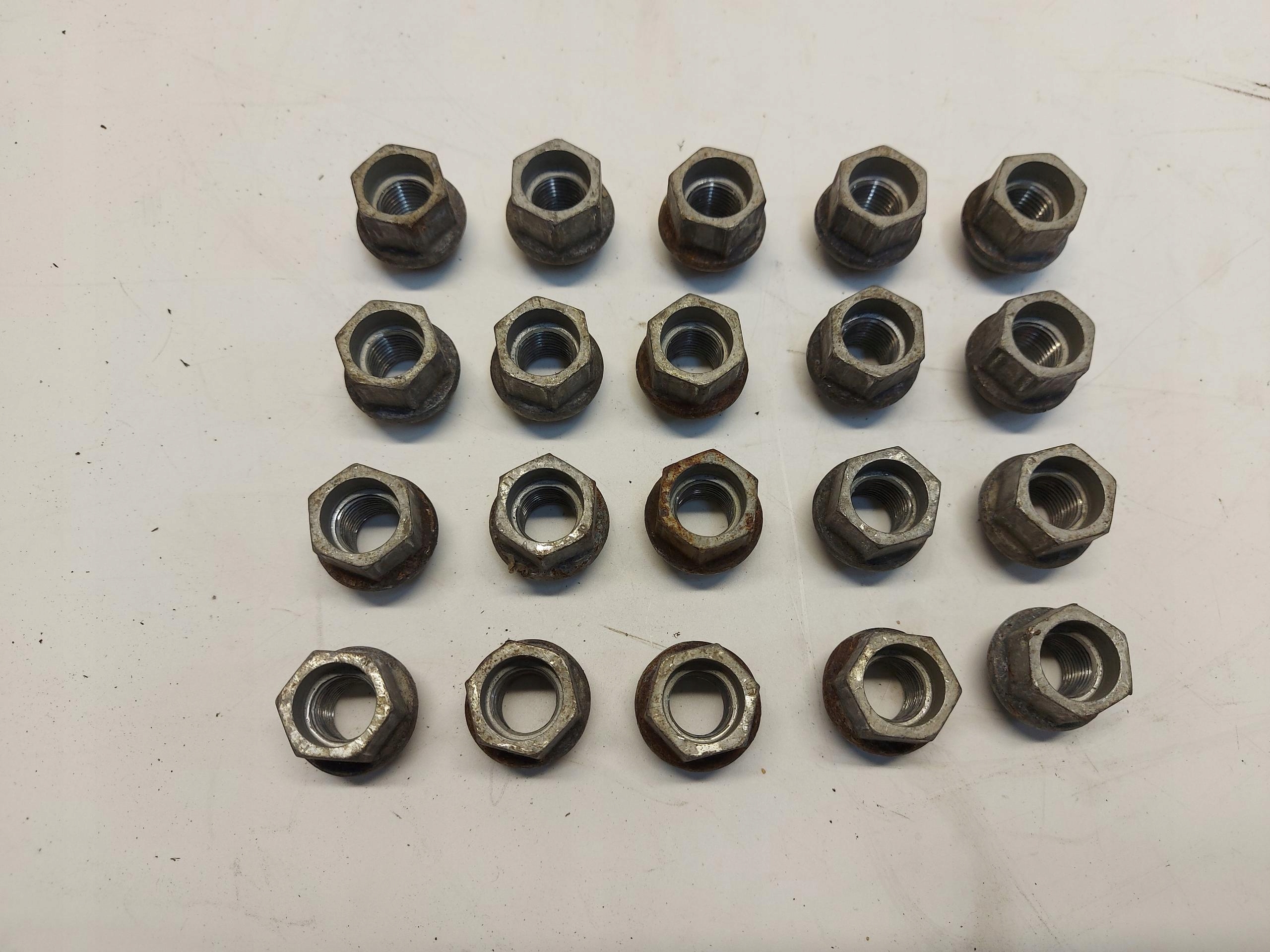 Tesla Model S LIFT śruby nakrętki do kół koła 20 sztuk