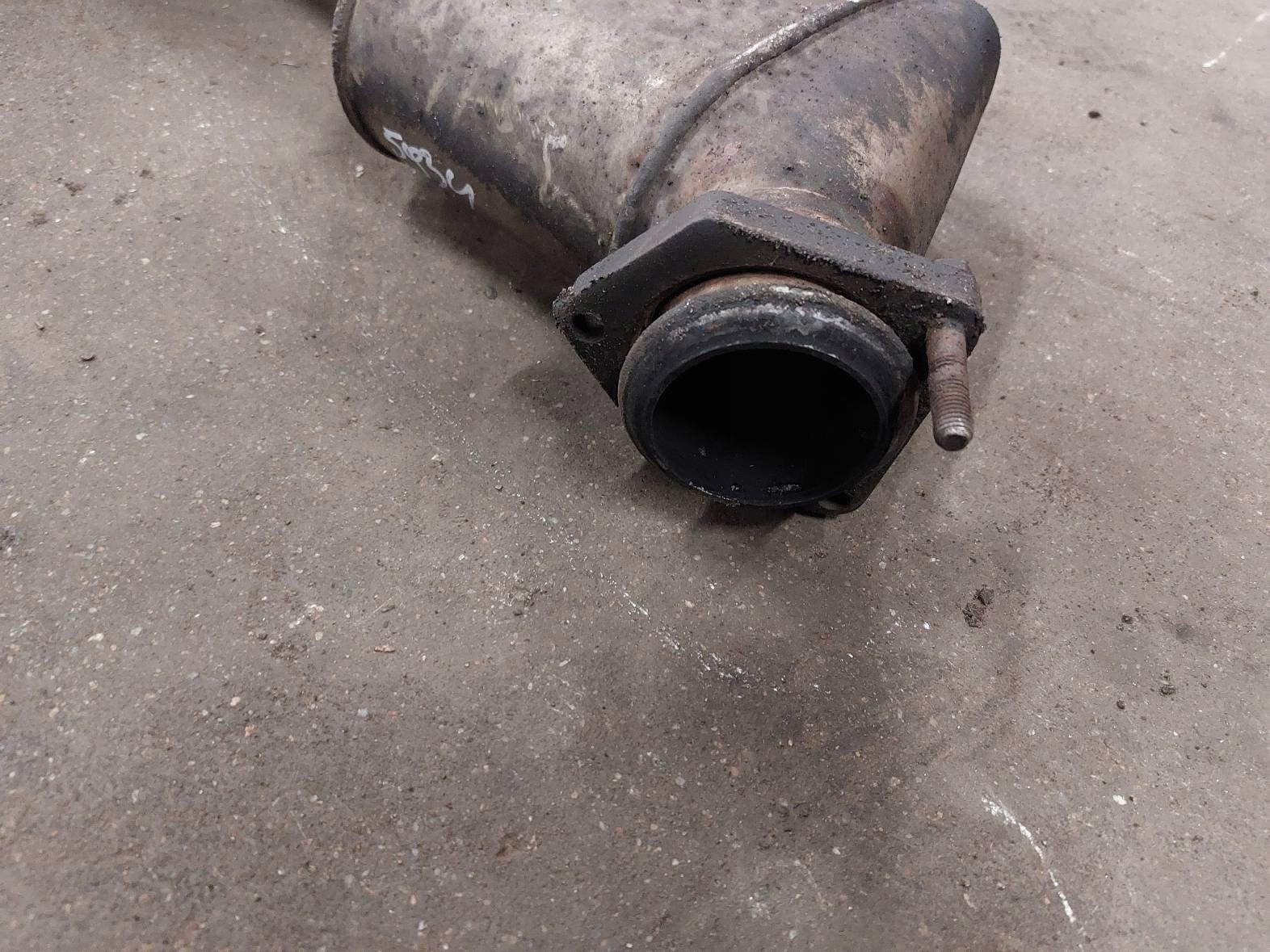 Dämpfer Endschalldämpfer Auspuff mitte + KONCOWY BMW E39 520D