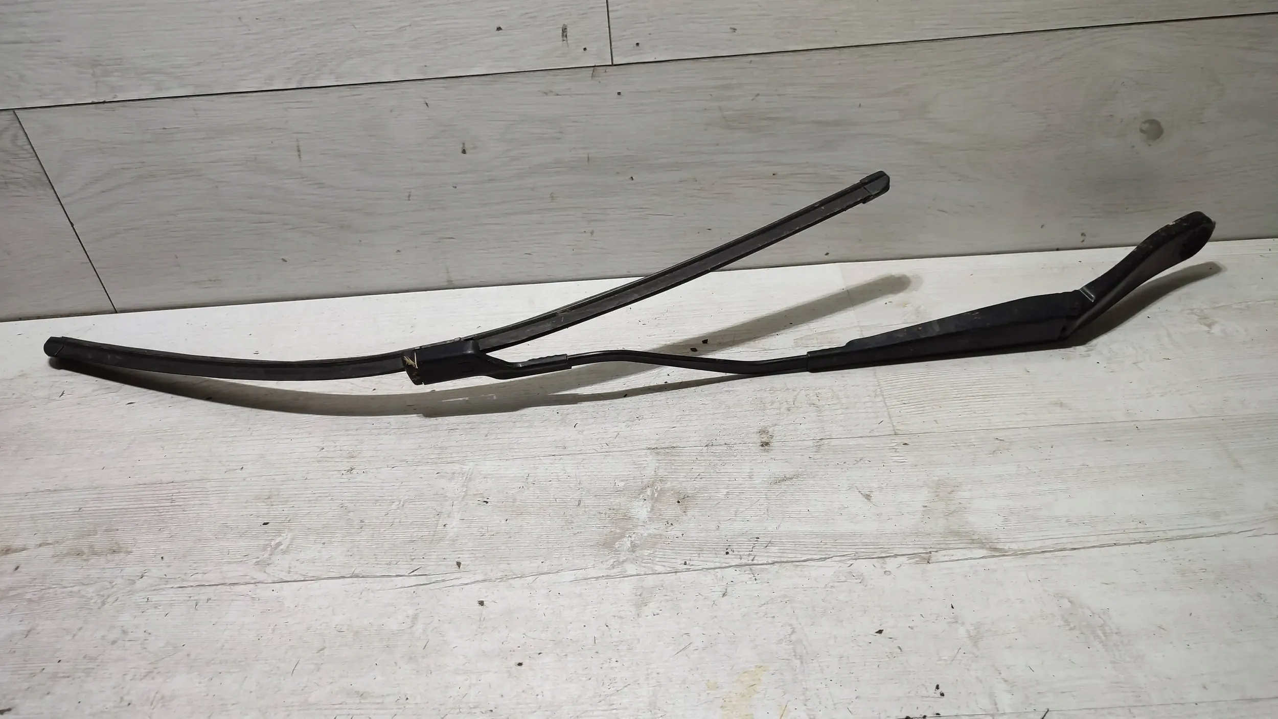 Volvo V40 II 2018r left side arm wiper windows przedniej