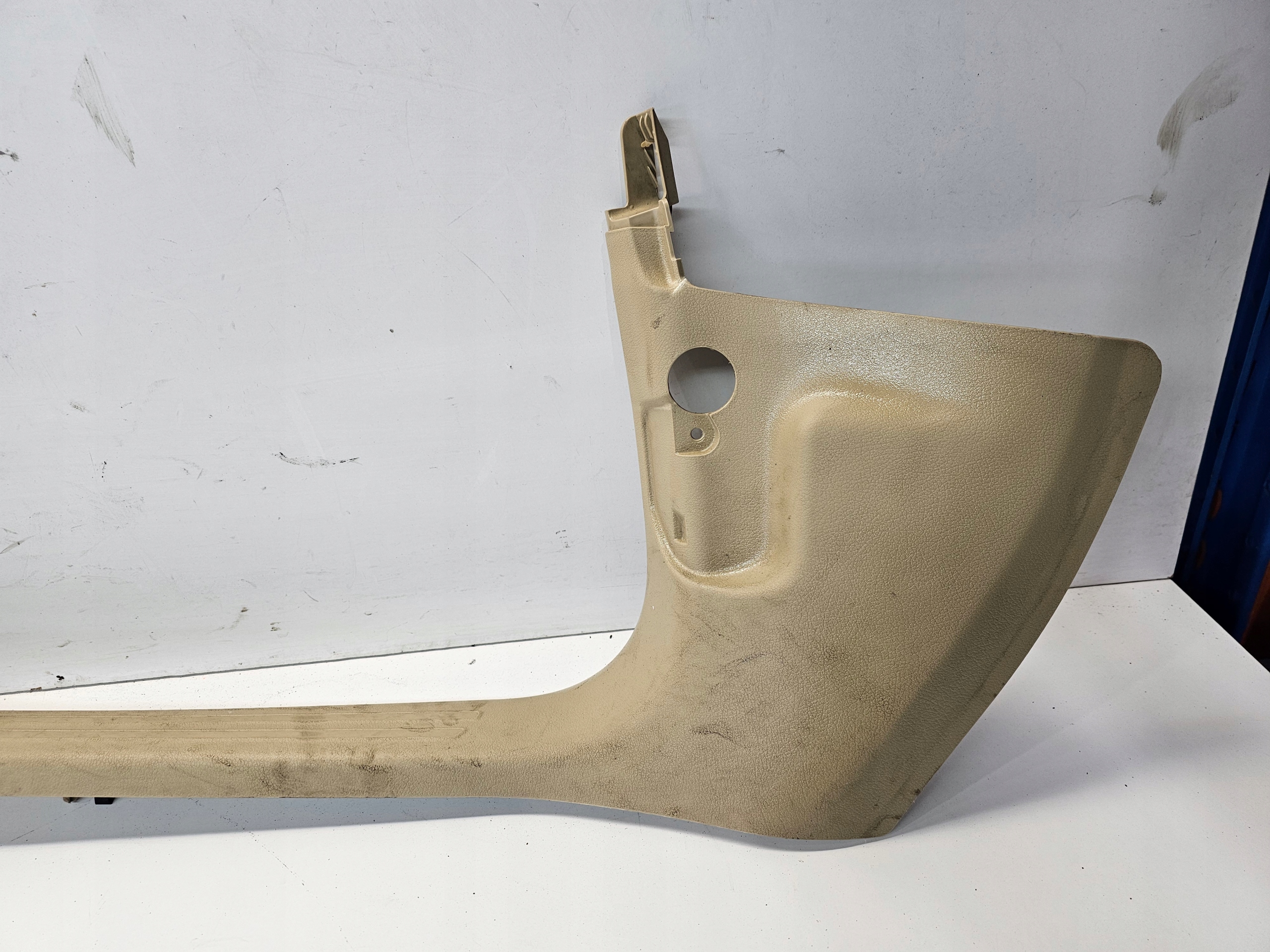 kryt PLUKA PRAHU levá AUDI A6 C6 4F1867271B Krémové