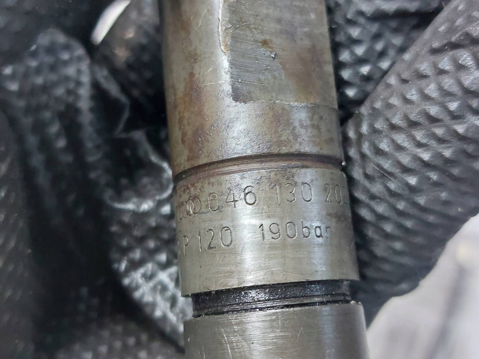 nozzle injector KOMPLET AUDI A6 C4 046130202E 046130201E