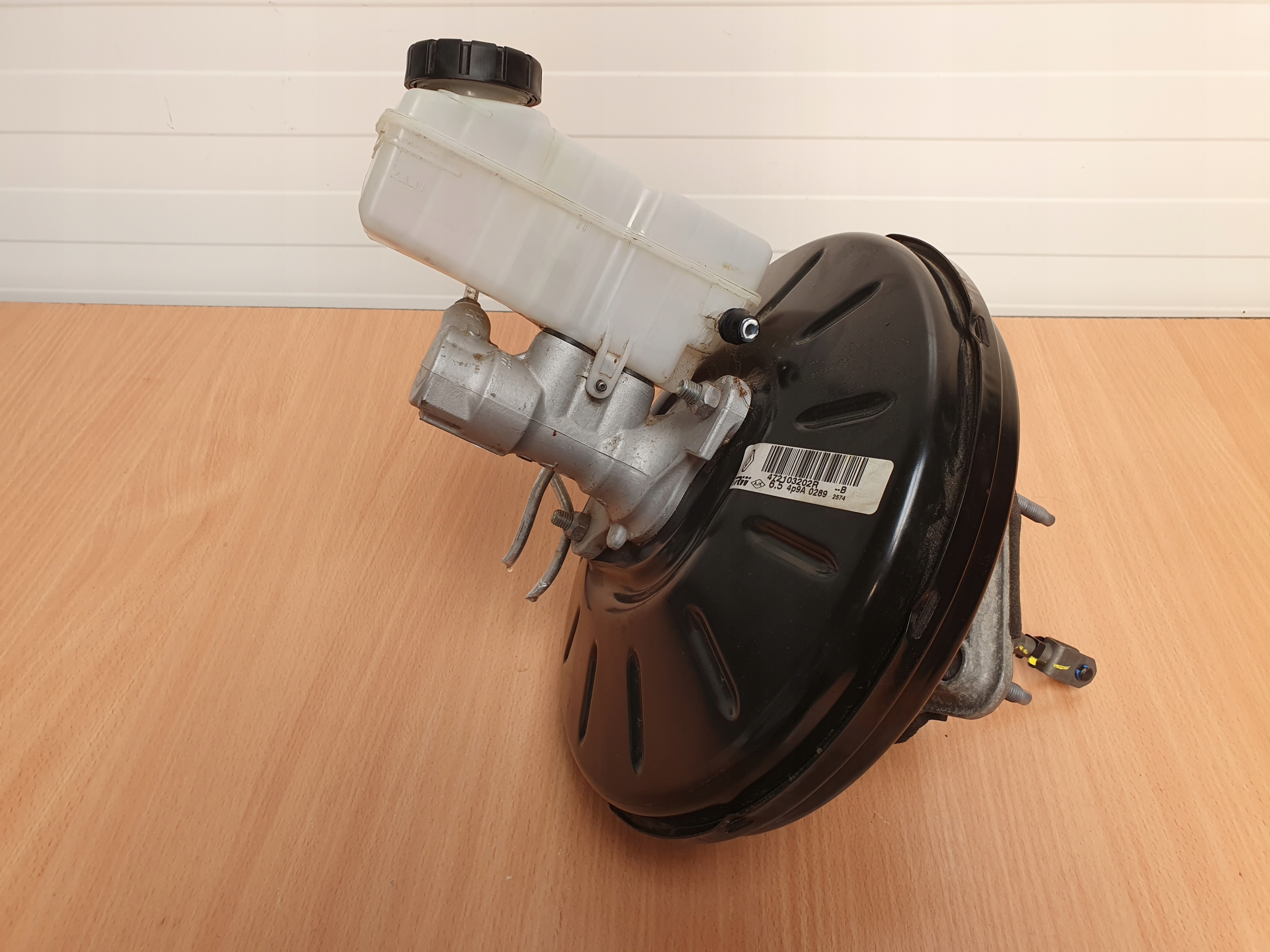 ГЛАВНЫЙ ТОРМОЗНОЙ ЦИЛИНДР СЕРВО 472103202R RENAULT CAPTUR И