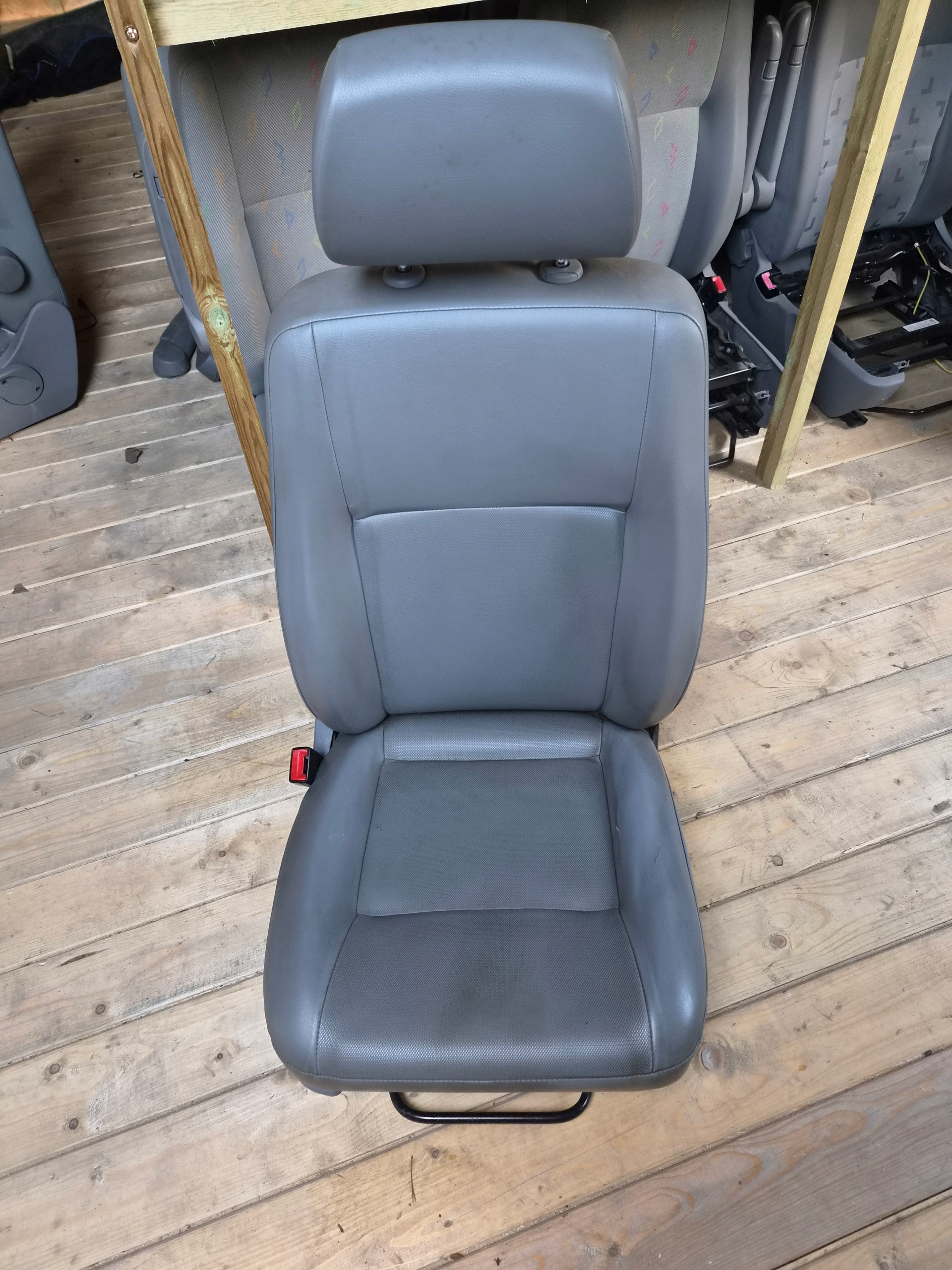 VW T5 T5 LIFT T6 seat front left driver´s/ kierowca leather