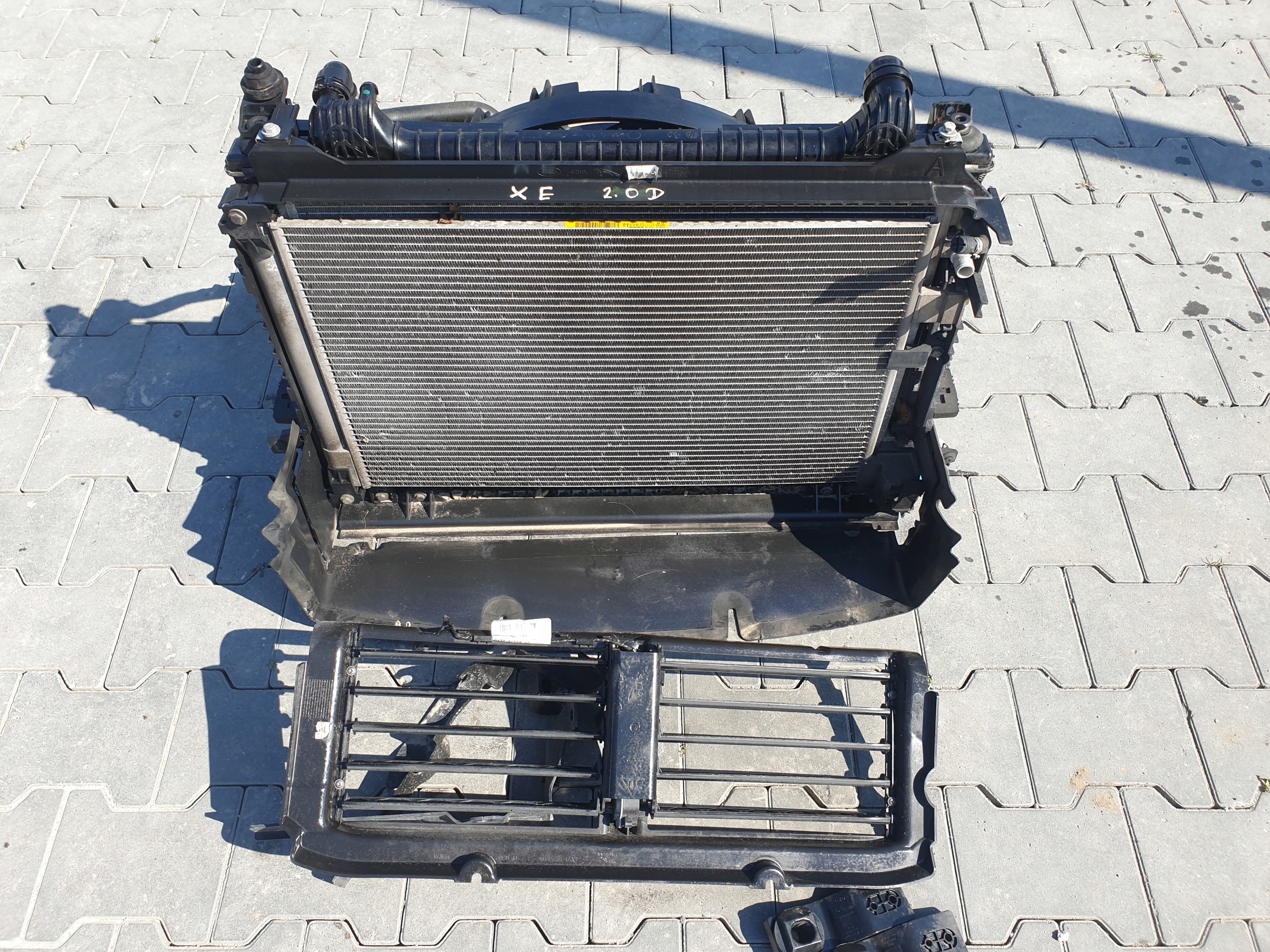 KOMPLET CHŁODNIC JAGUAR XE 2.0 D