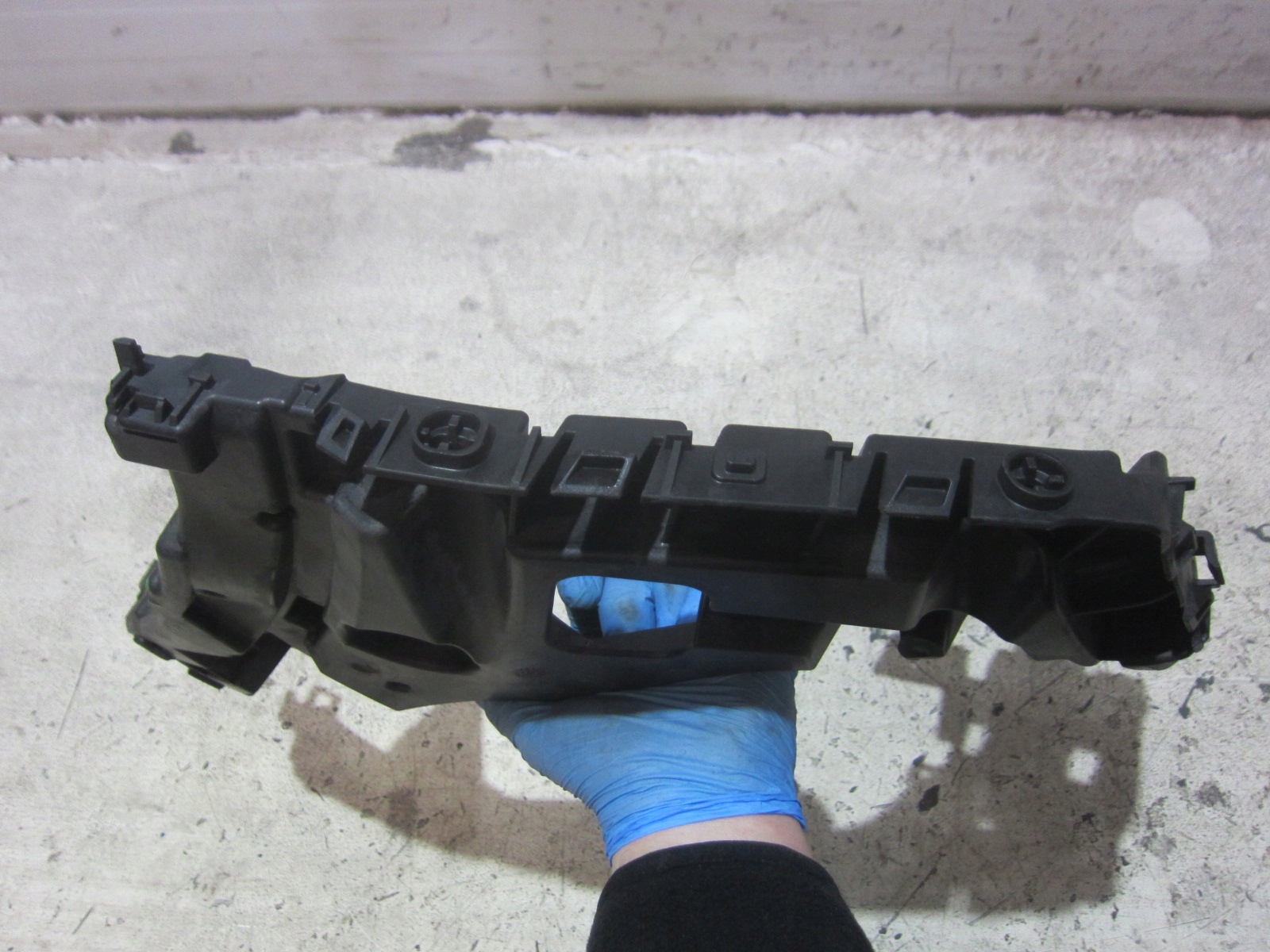 VOLVO XC40 XC 40 II rear left bumper bracket left rear. holder 32227484