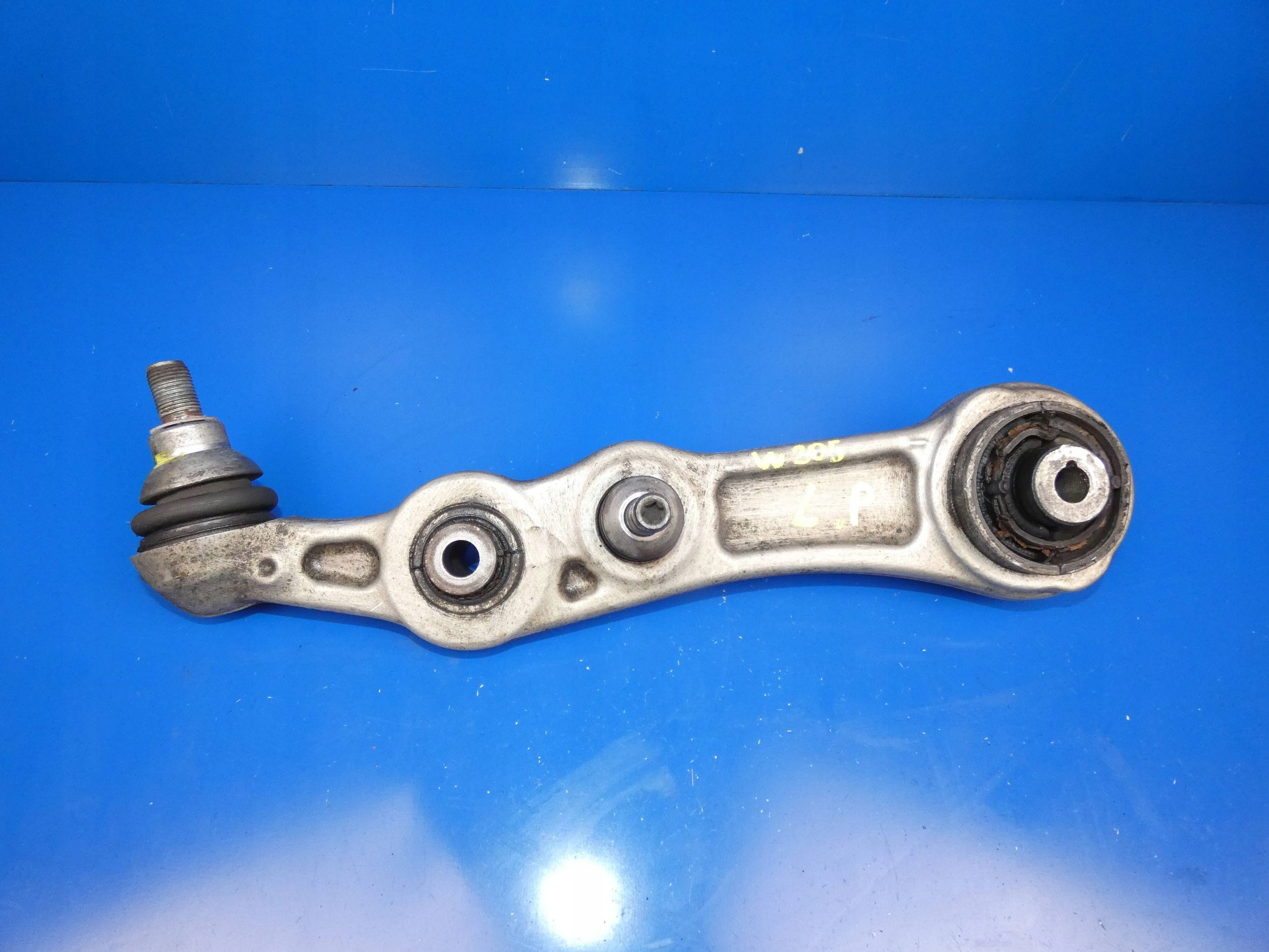 MERCEDES C KLASA W205 arm left front front