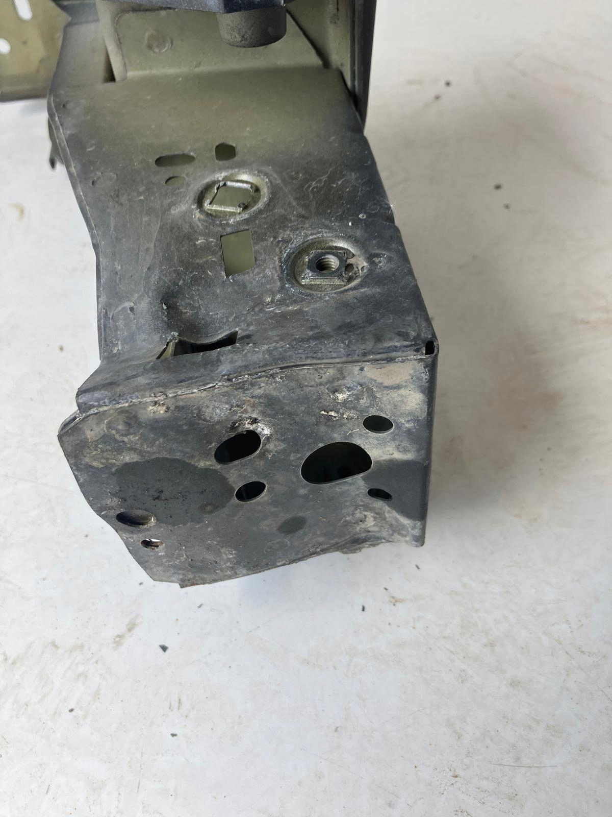 quarter quarter holder supports left front CITROEN C5 III X7