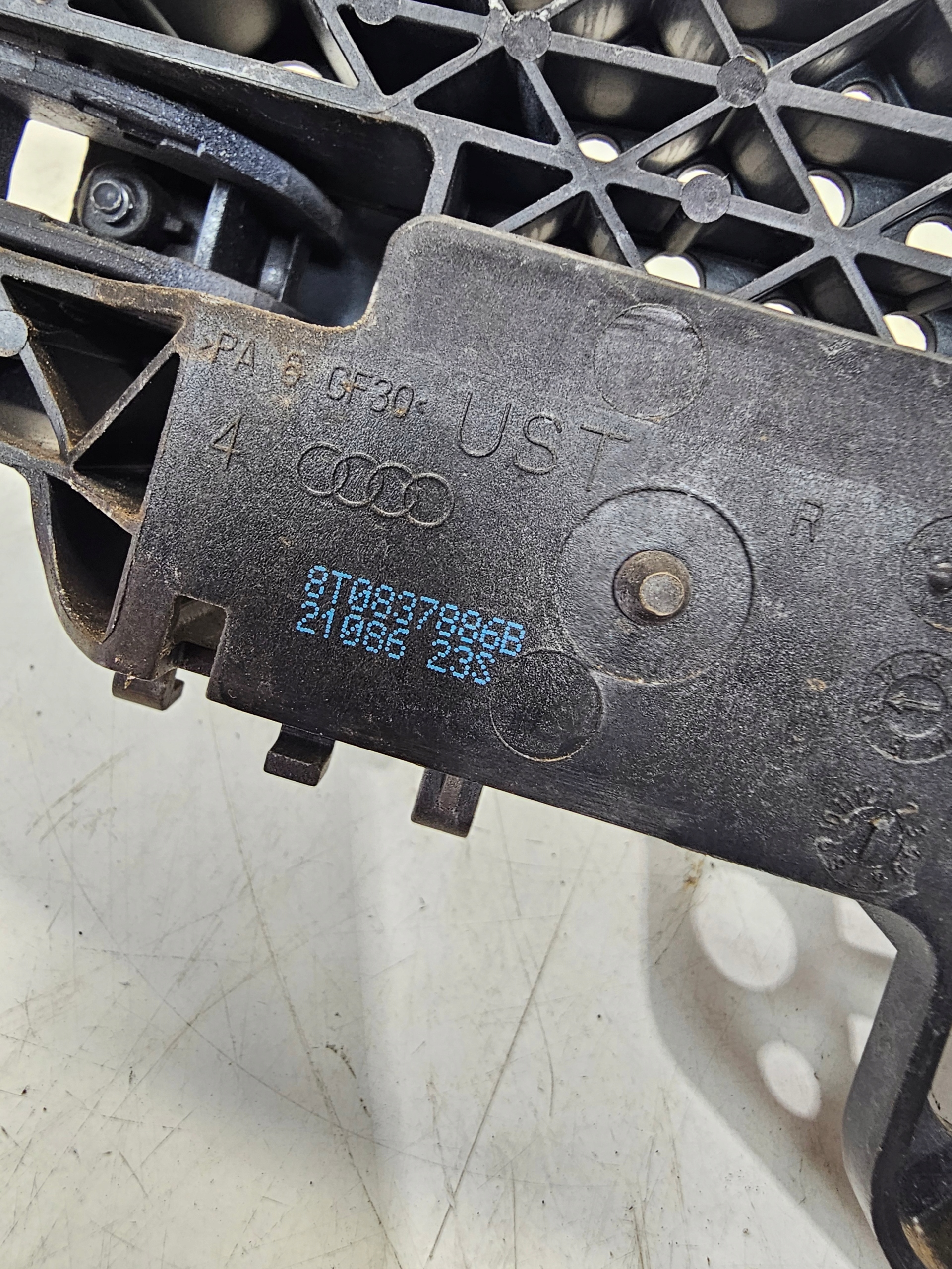 handle right AUDI A4 B8 A5 8T Q5 LB9A 8T0837886B