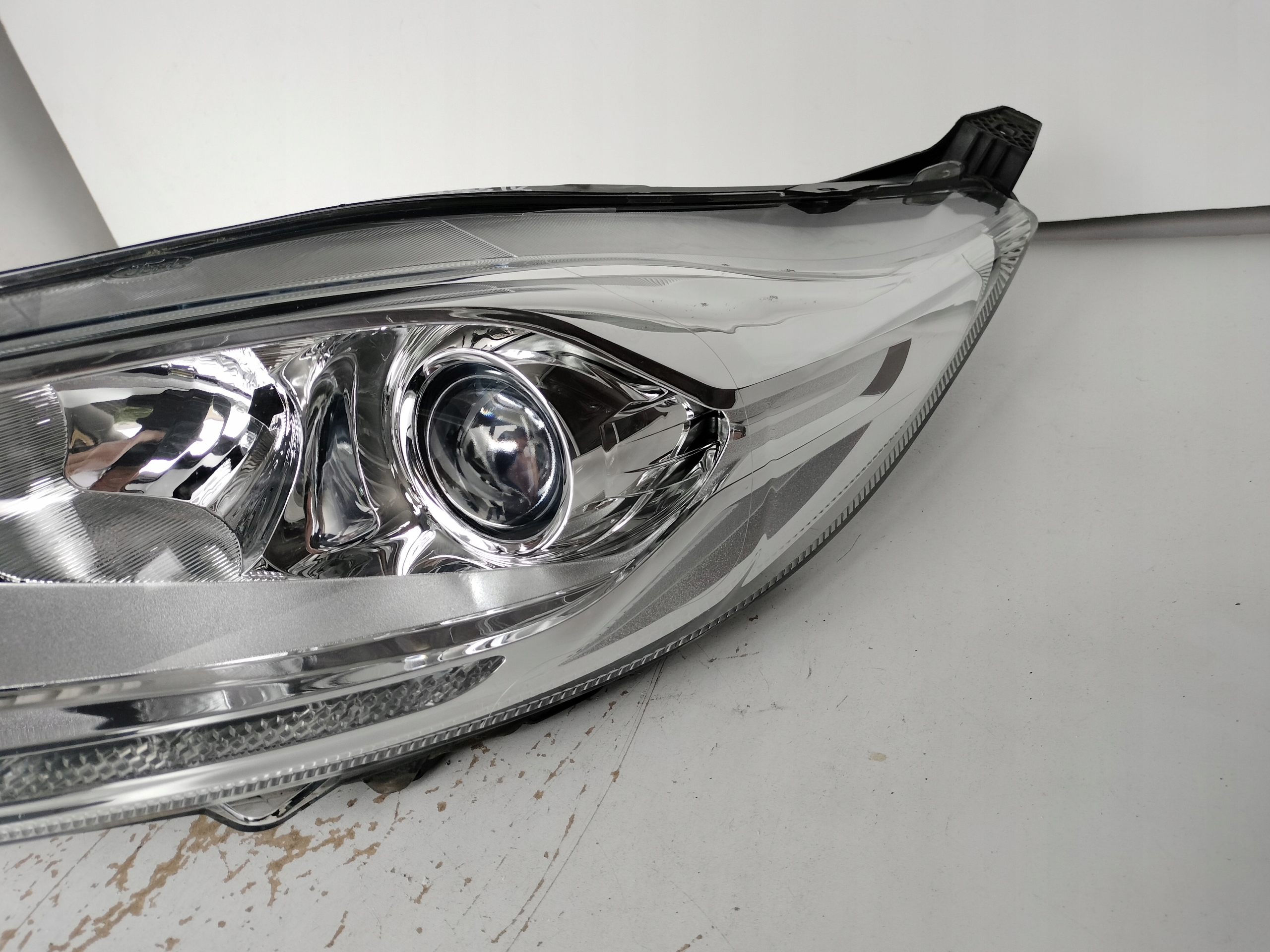 light left REFLEKTOR FORD FIESTA MK7 12- LIFT LED