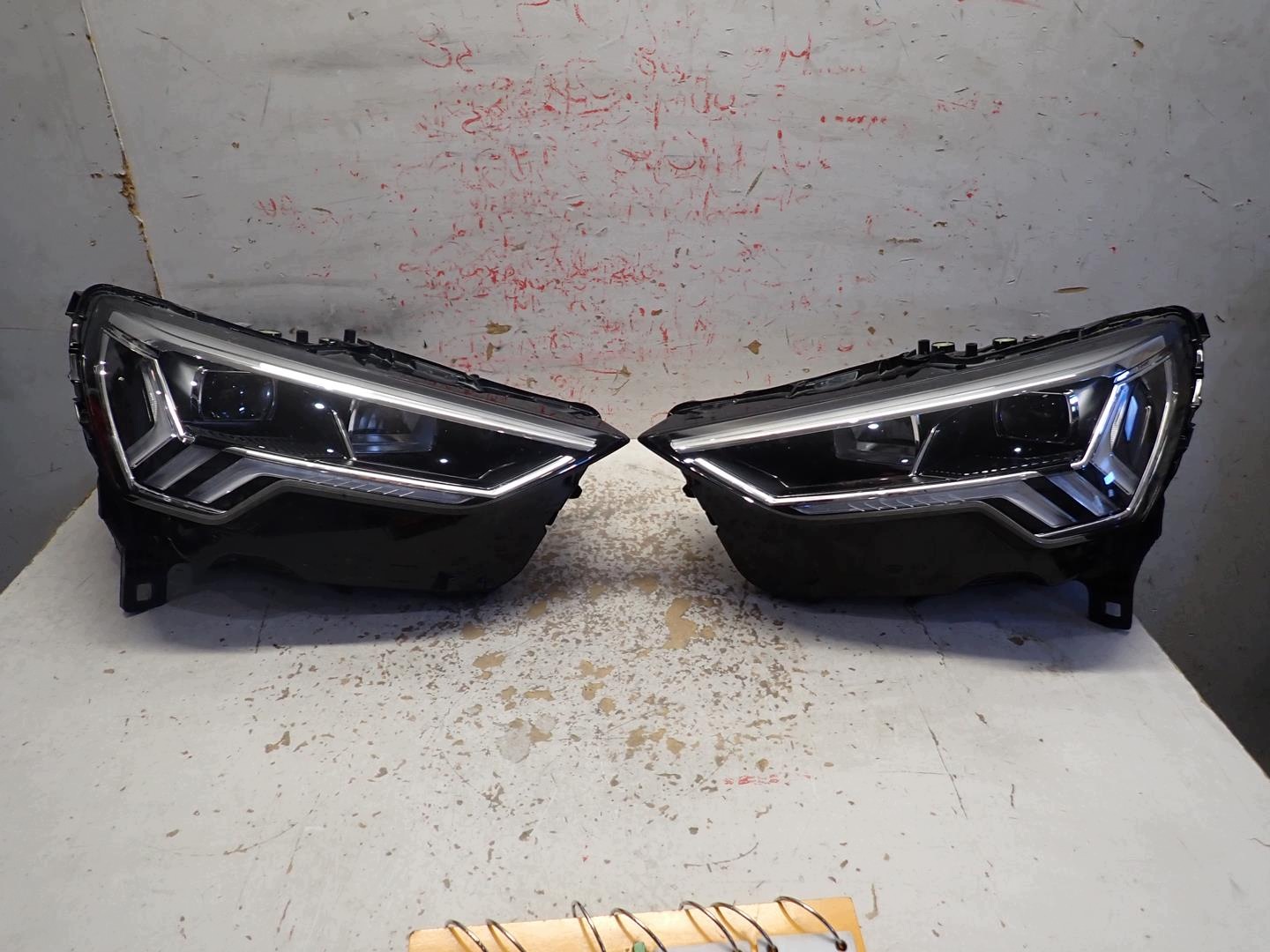 light front front left AUDI Q3 II 2018- FULL LED 83A941033