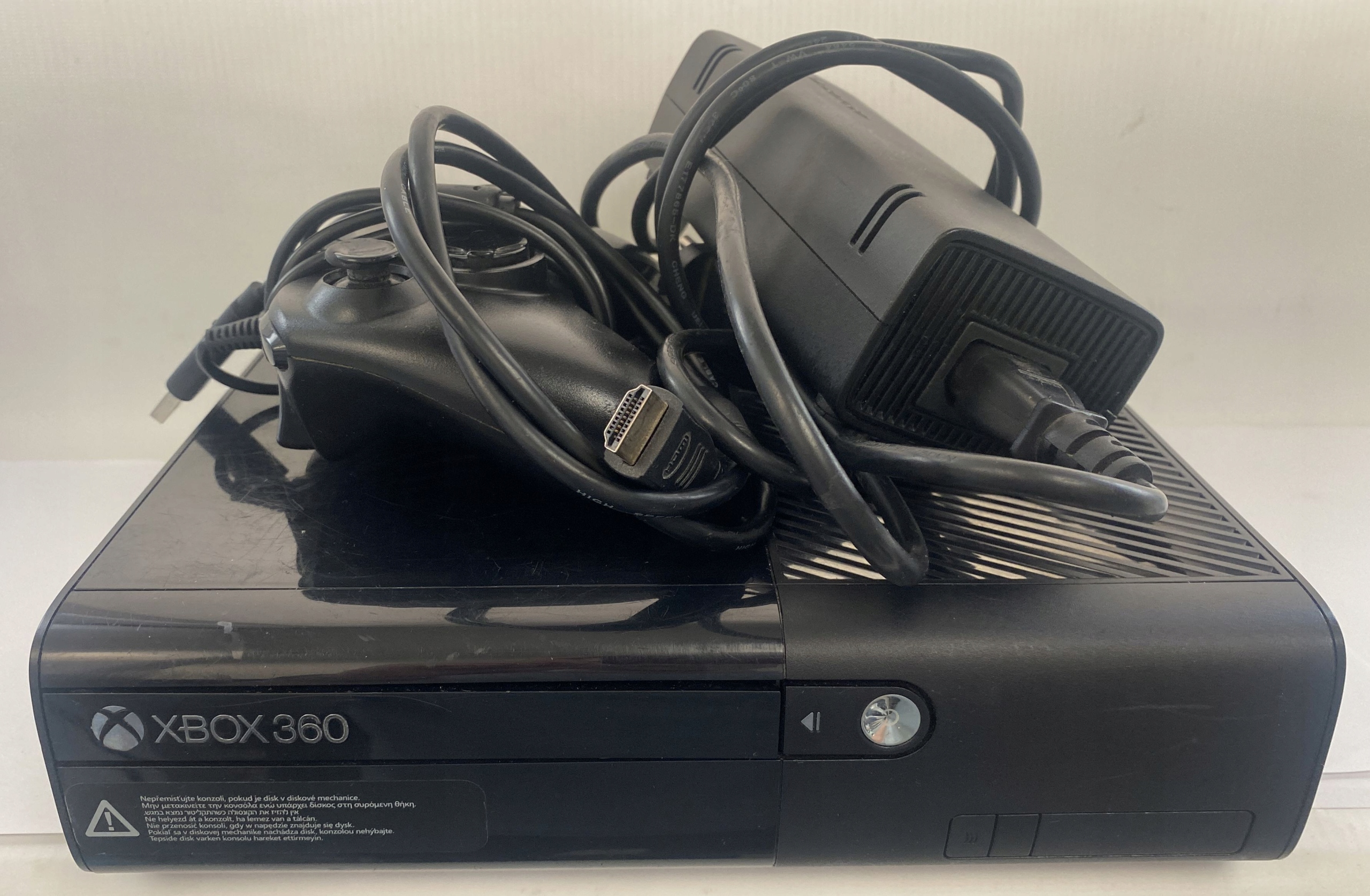 Консоль Microsoft Xbox 360 E 4 ГБ черный