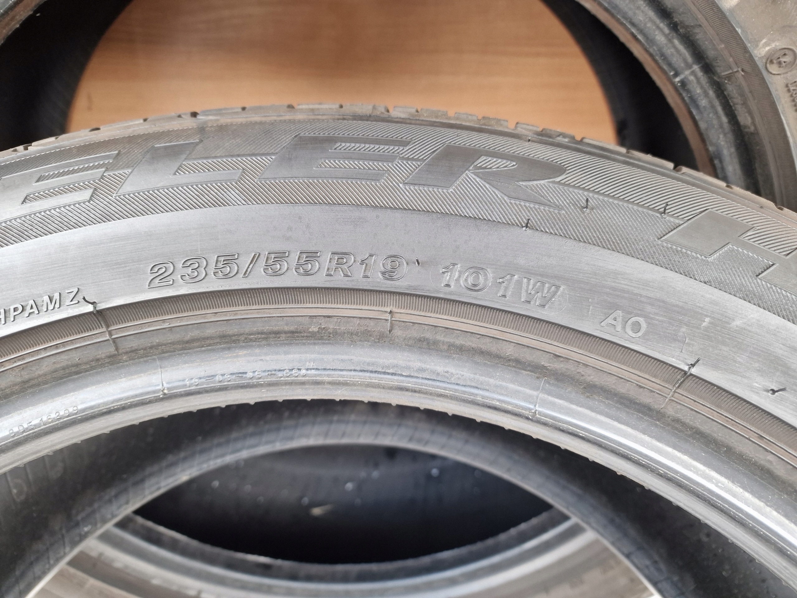 tyres PARA LATO BRIDGESTONE 235 55 19 R19 101W