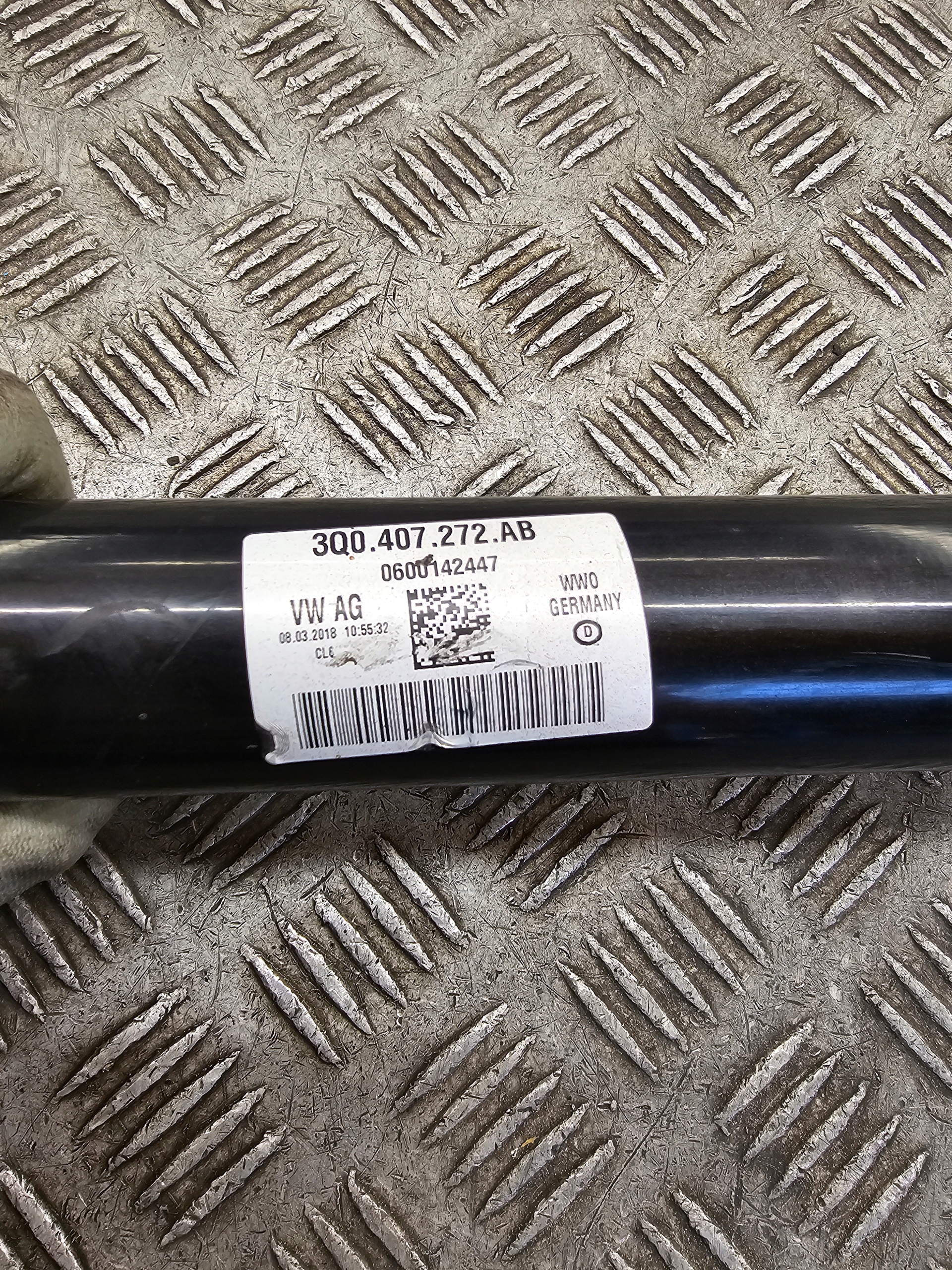 VW CADDY 2K5 semi-axis right front 3Q0407272AB