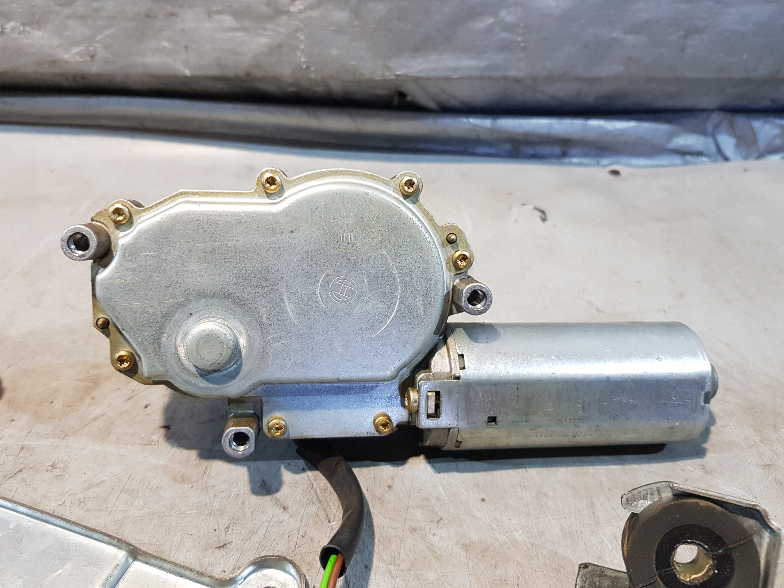 VOLVO V40 Motor Wischer heck 0390201529