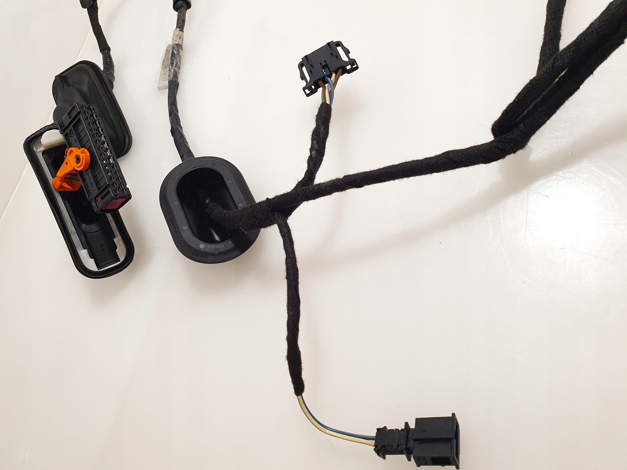 VW SHARAN 7N WIĄZKA DRZWI LEWY PRZÓD 7N0971121AM Waga produktu z opakowaniem jednostkowym 2 kg