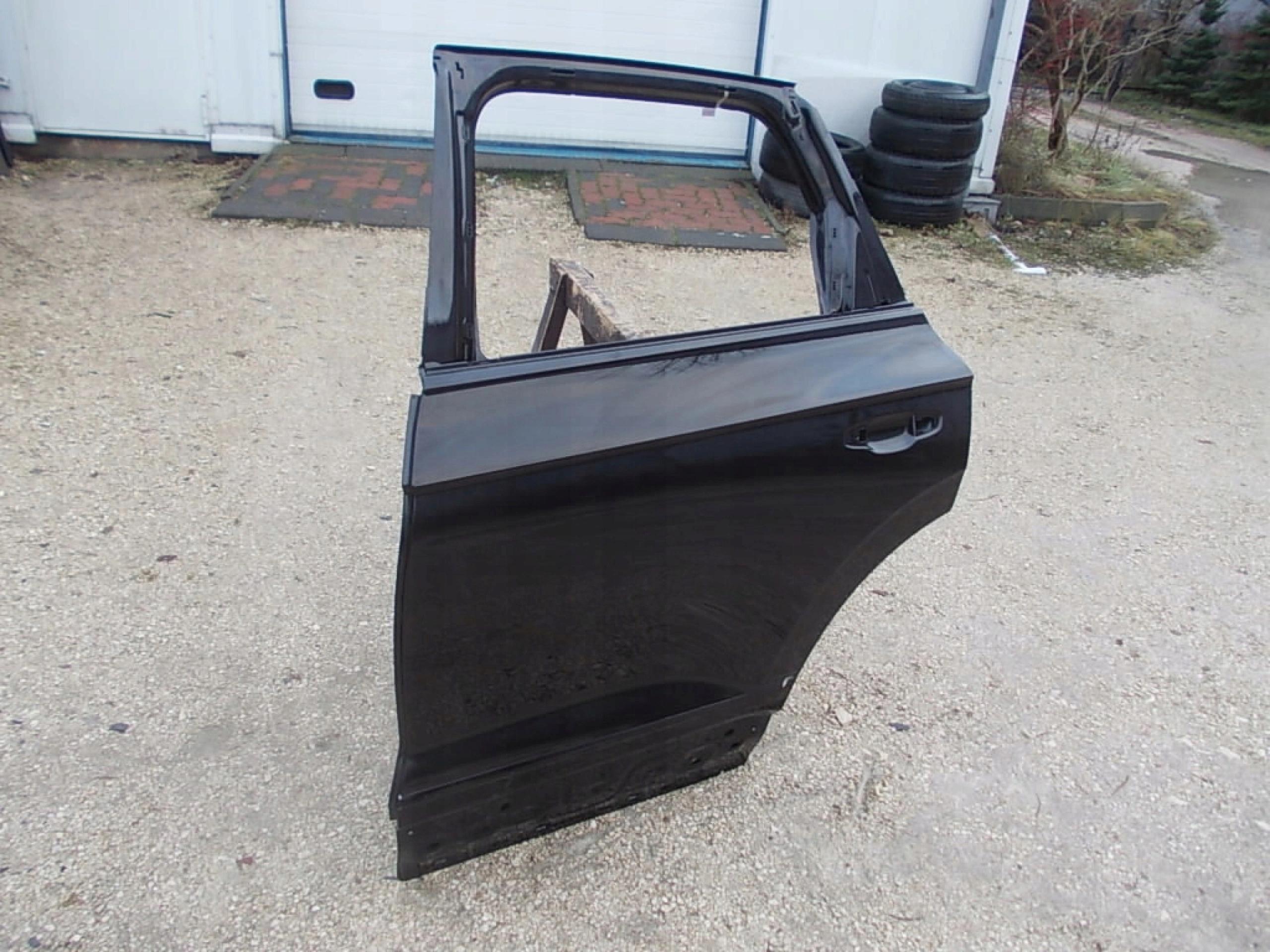 DRZWI TYLNE LEWE TOUAREG III 760 2017