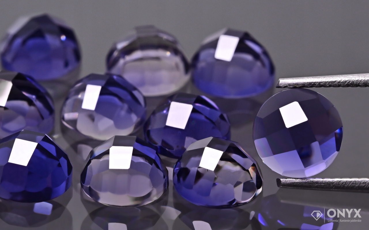 Iolit fazetovaný checker kulatý fi 6 mm