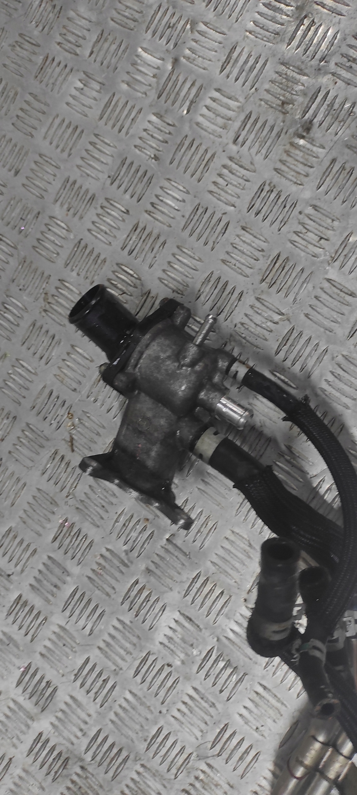 lexus 5.0 трубки газа корпус термостата