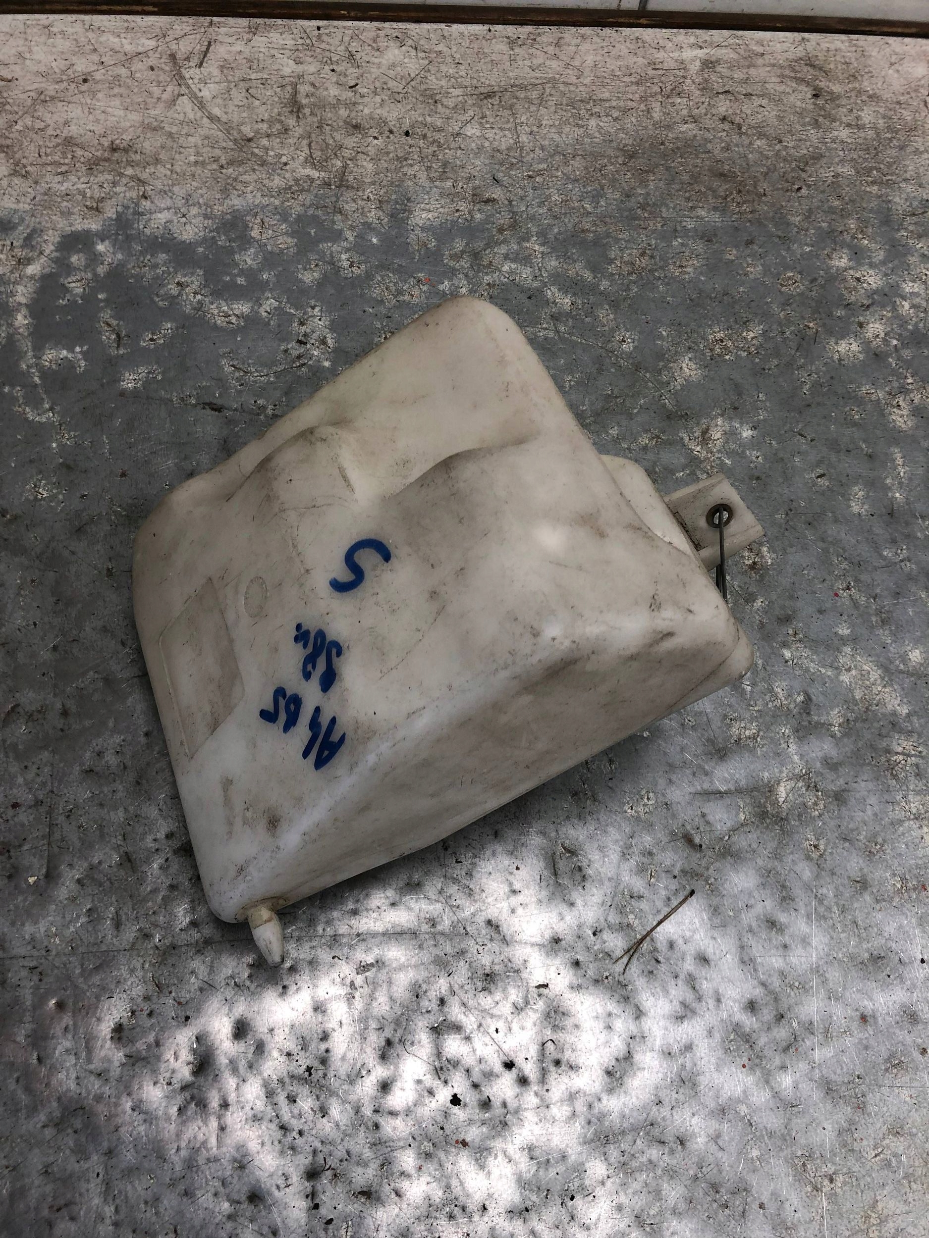 washer fluid tank AUDI A4 B5 8D0955453AP