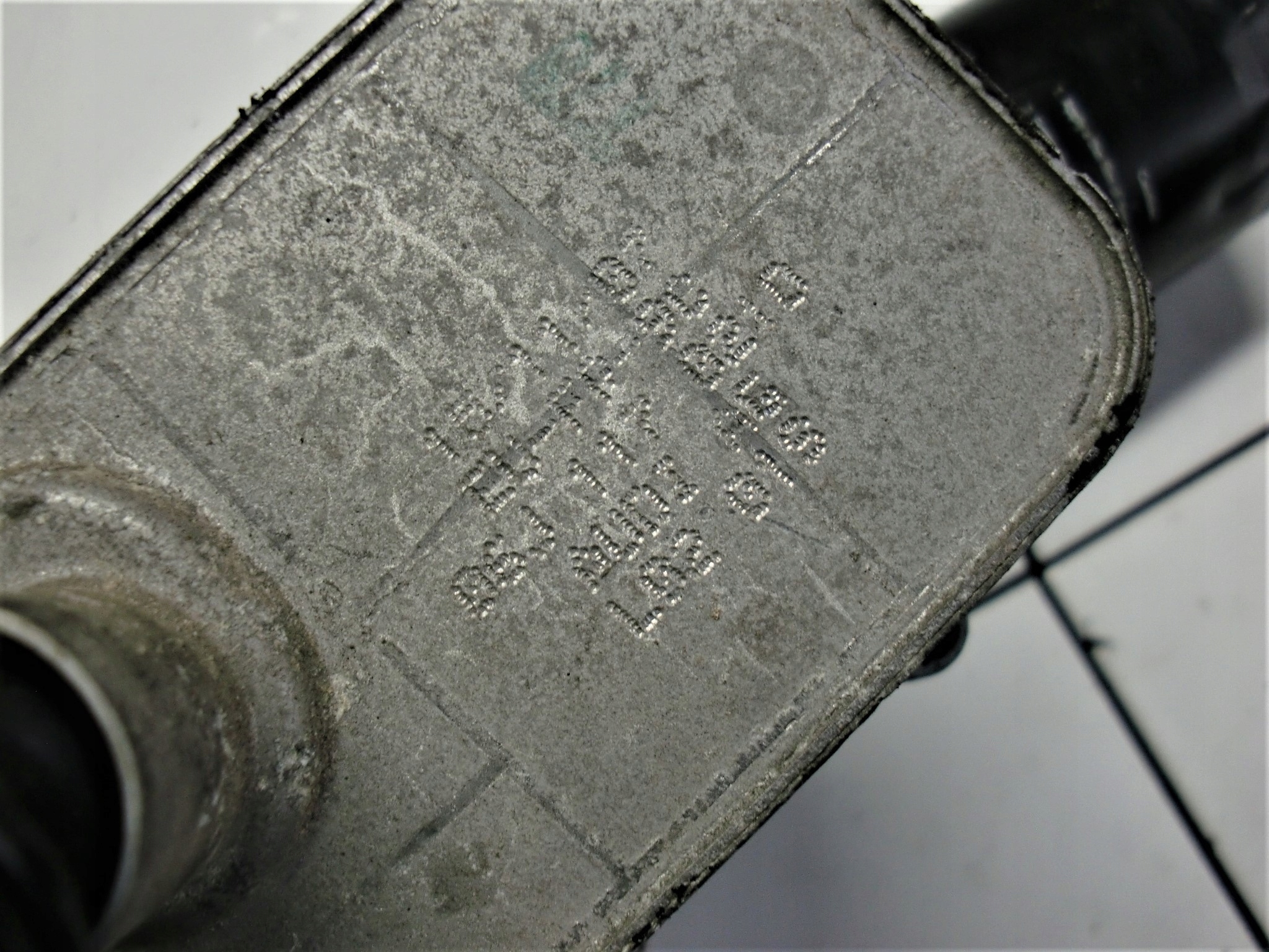 AUDI VW 1.8 TFSI Ölfiltergehäuse 06J903143S