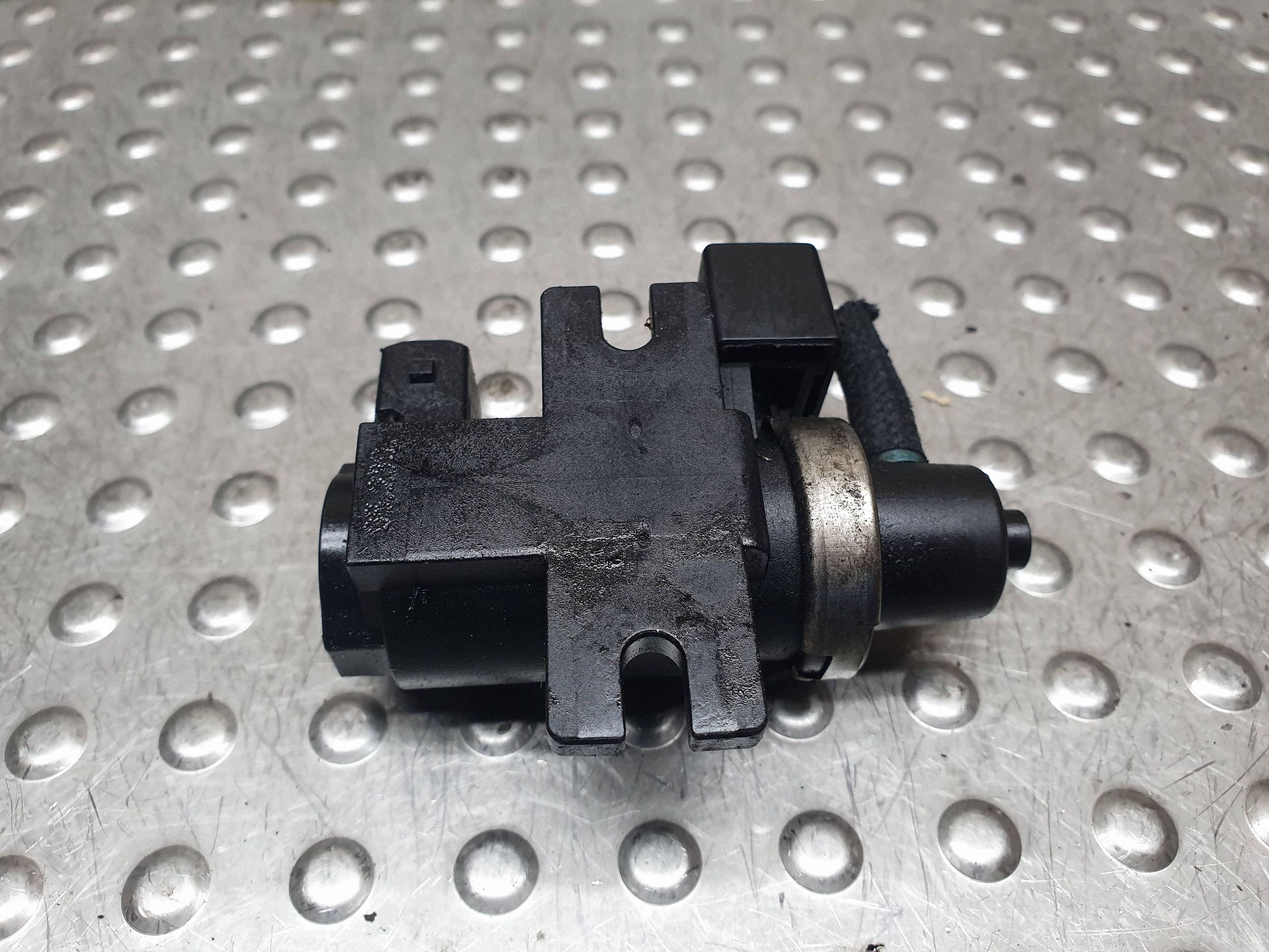 valve vacual tube 2247906 BMW E39 E46 E53 E60 E61 E87 2.0 2.5 3.0D