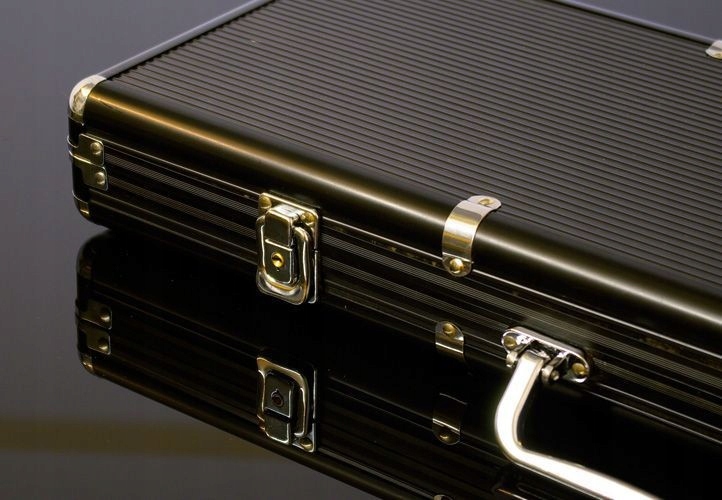 WALIZKA ALUMINIOWA NA 500 ŻETONÓW + AKCESORIA Nazwa WALIZKA ALUMINIOWA NA 500 ŻETONÓW BLACK CZARNA + AKCESORIA