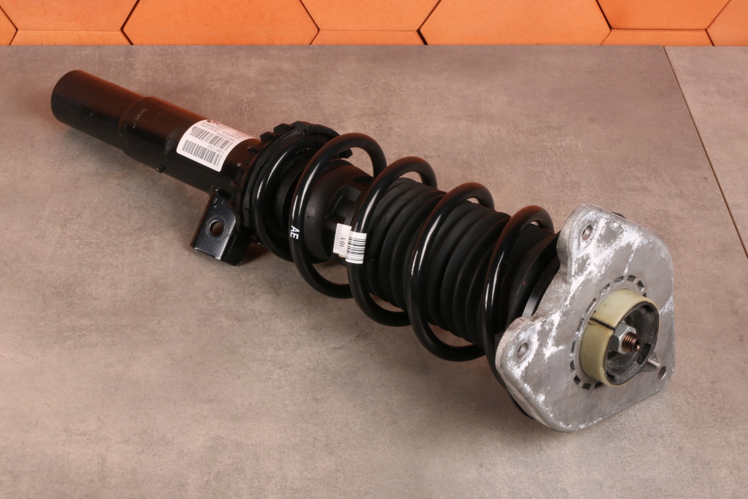 BMW i3 I01 LCI shock absorber left front front 6887105 12539 km !!!