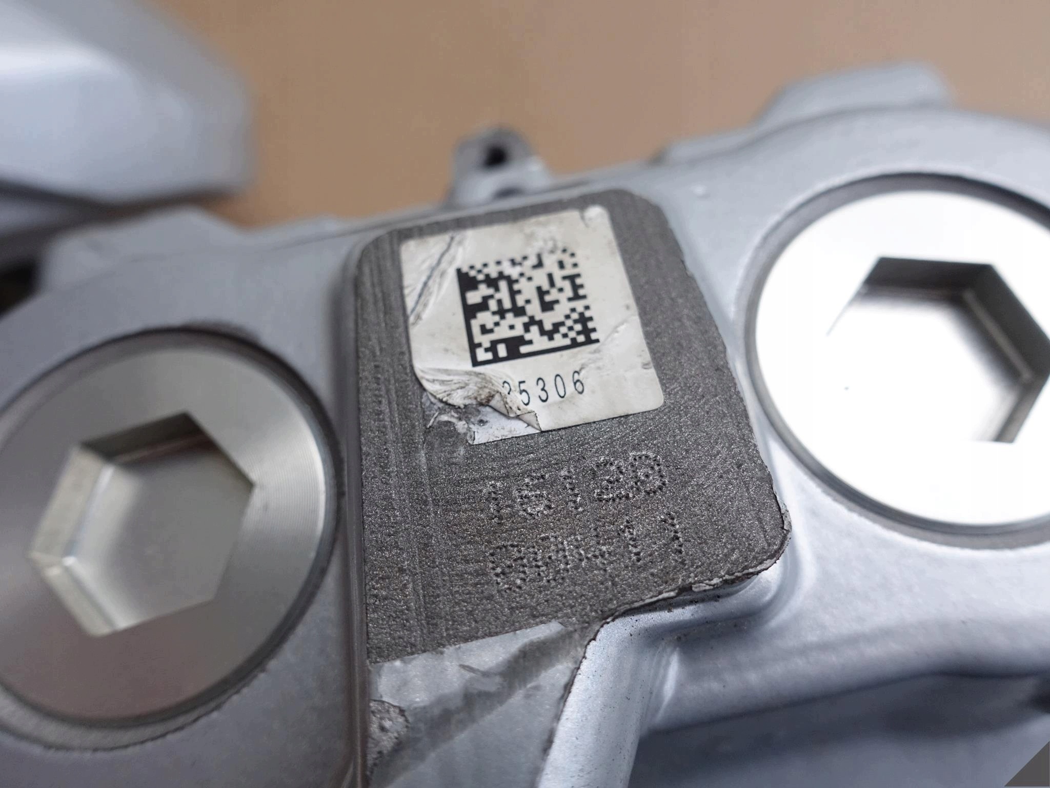 MERCEDES AMG GT R 290 třmen brzdový + plotýnky předek P nebo L