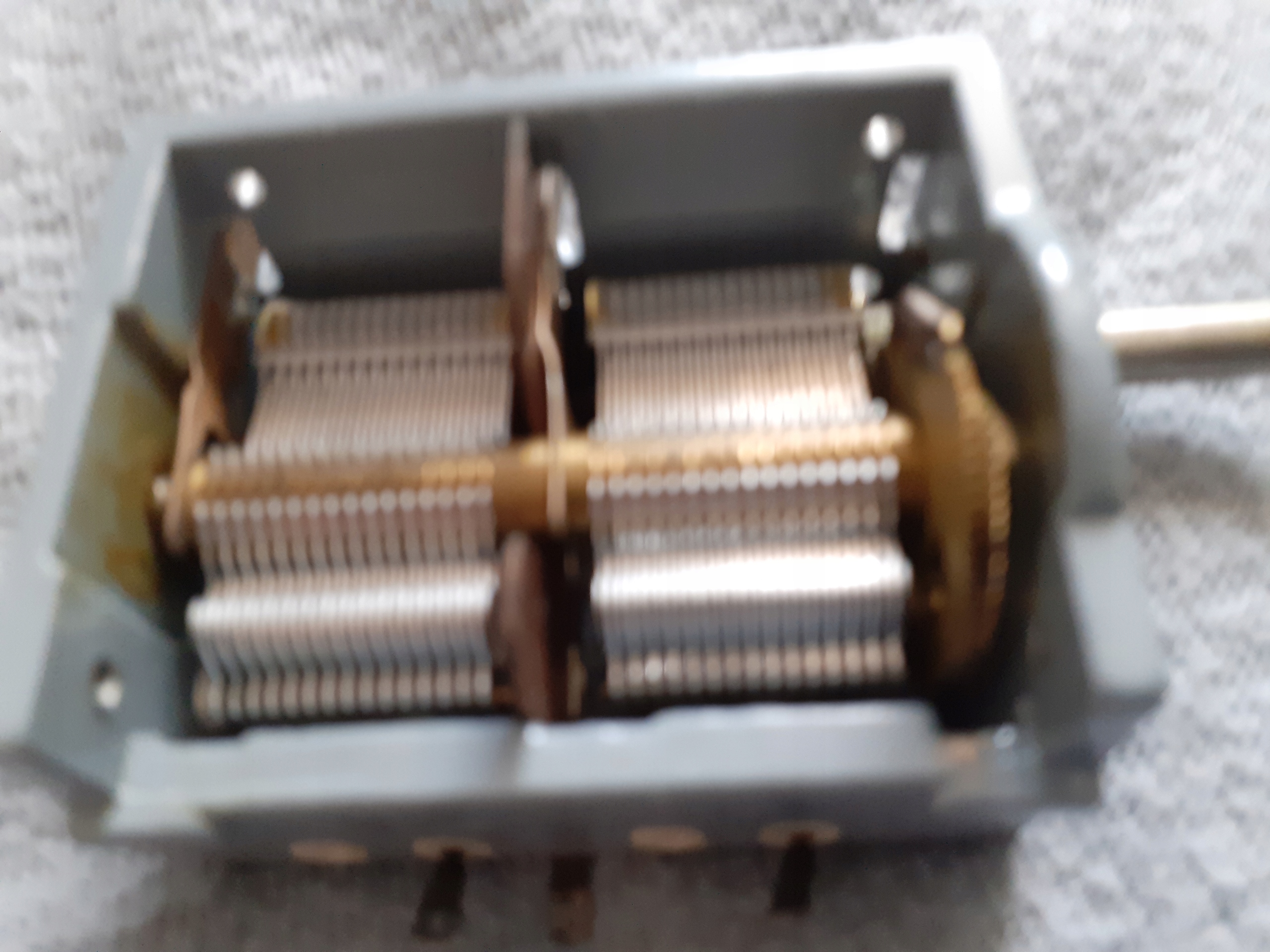 KONDENSATOR ZMIENNY STROJENIOWY 2x450pF NOS