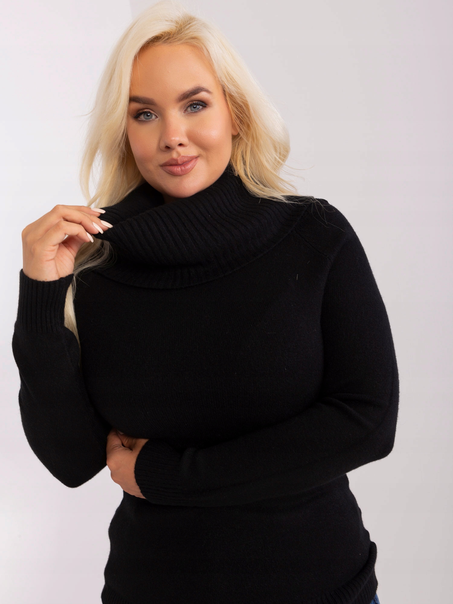 Stylowy SWETER PLUS SIZE DAMSKI z lejącym golfem Marka P-M
