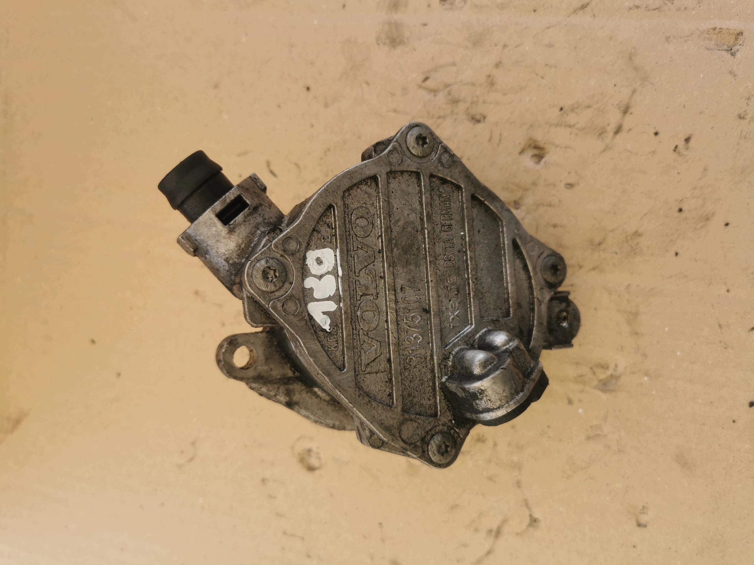 VOLVO XC60 2.0 D3 D4 D5 pump VACUM 31375107