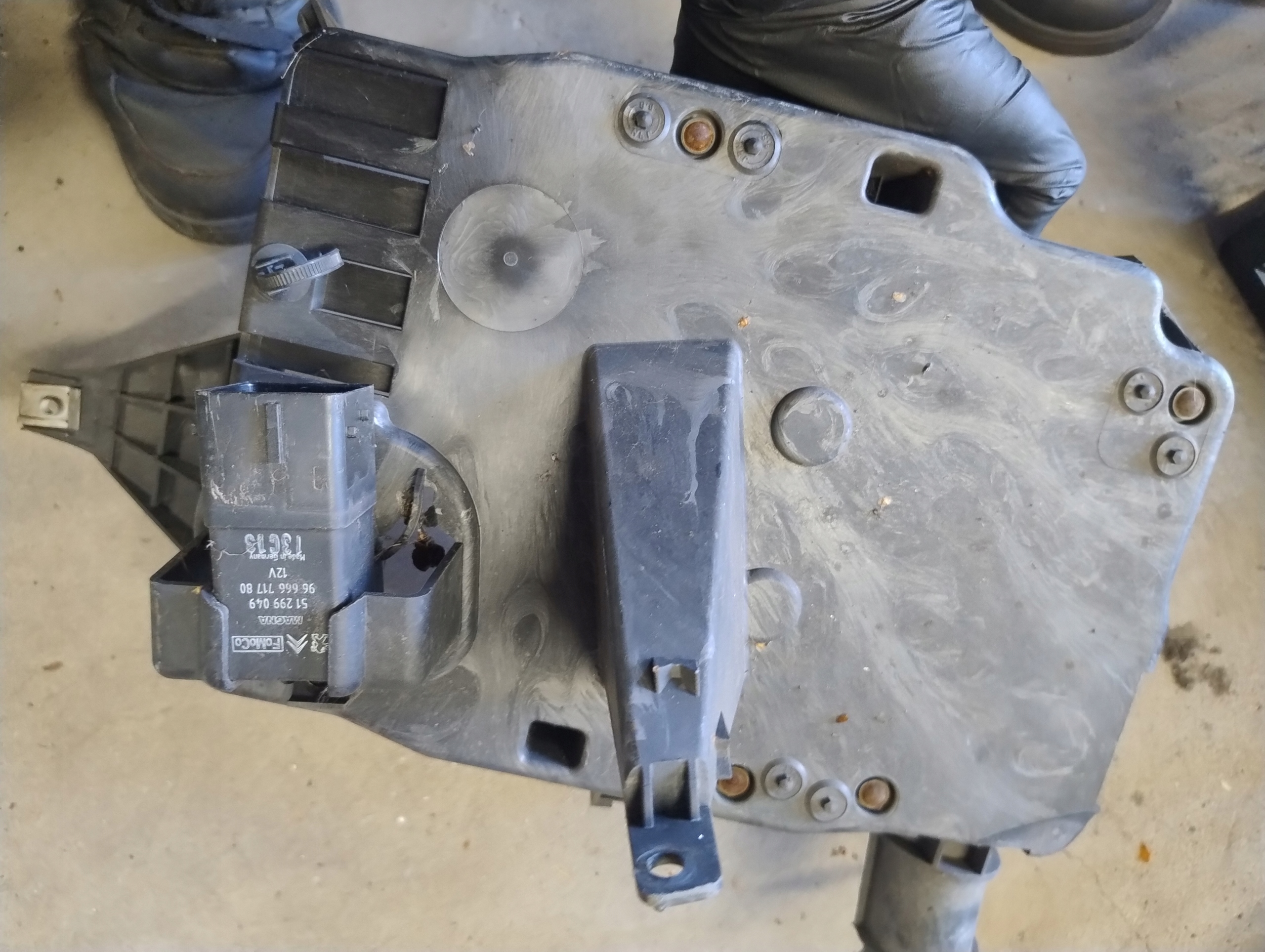 Computer Gehäuse Halter KOMPUTERA FORD FOCUS MK3 1.6 TDCI AV61-12A659AE