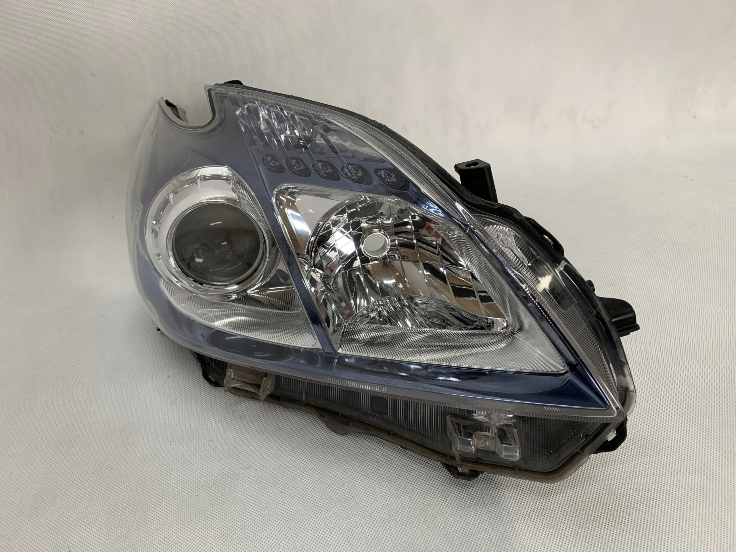 Reflektor light front right Toyota Prius 3 III 12-15r 09.25