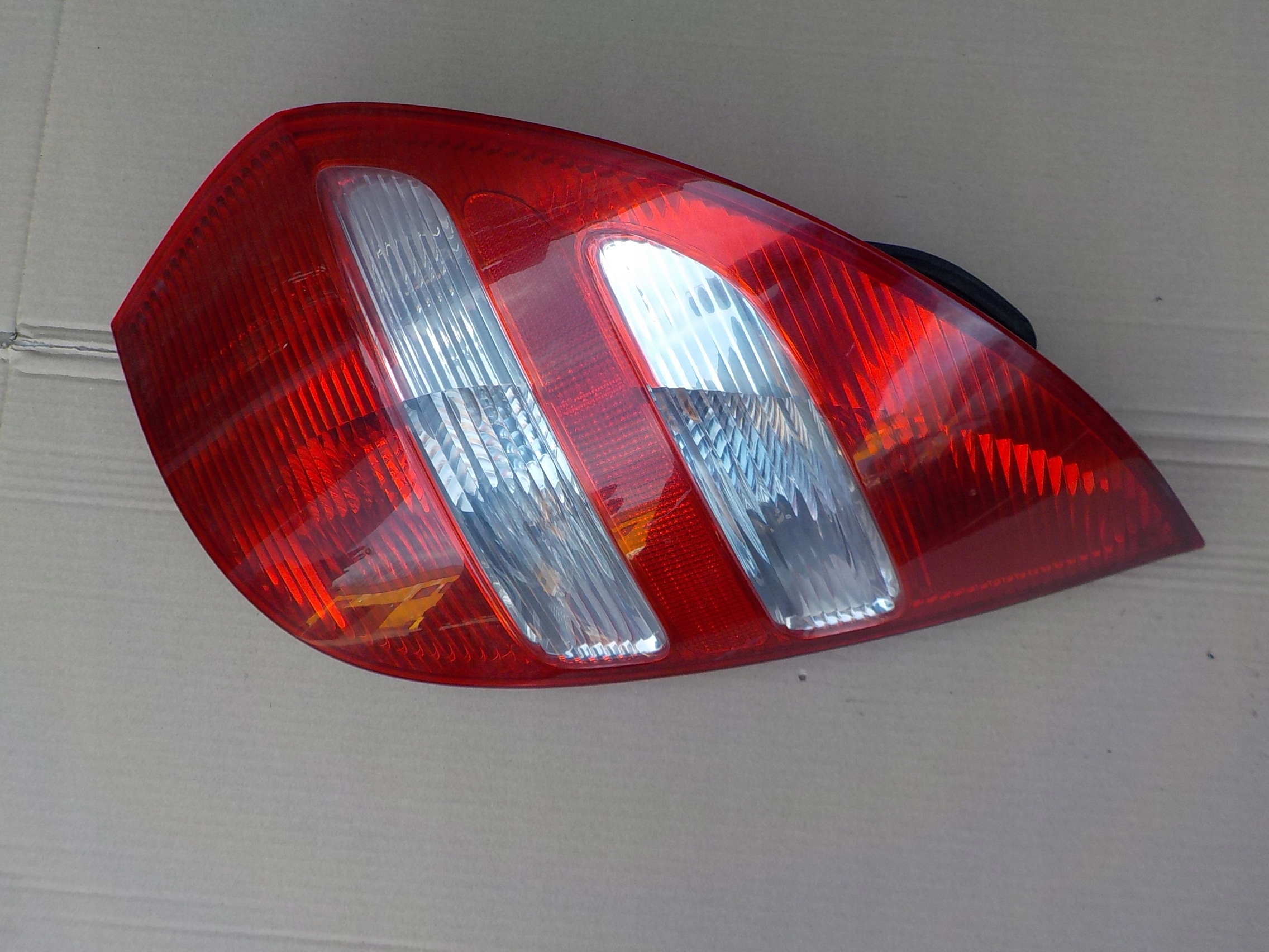 light right rear part mercedes w169 A1698200464