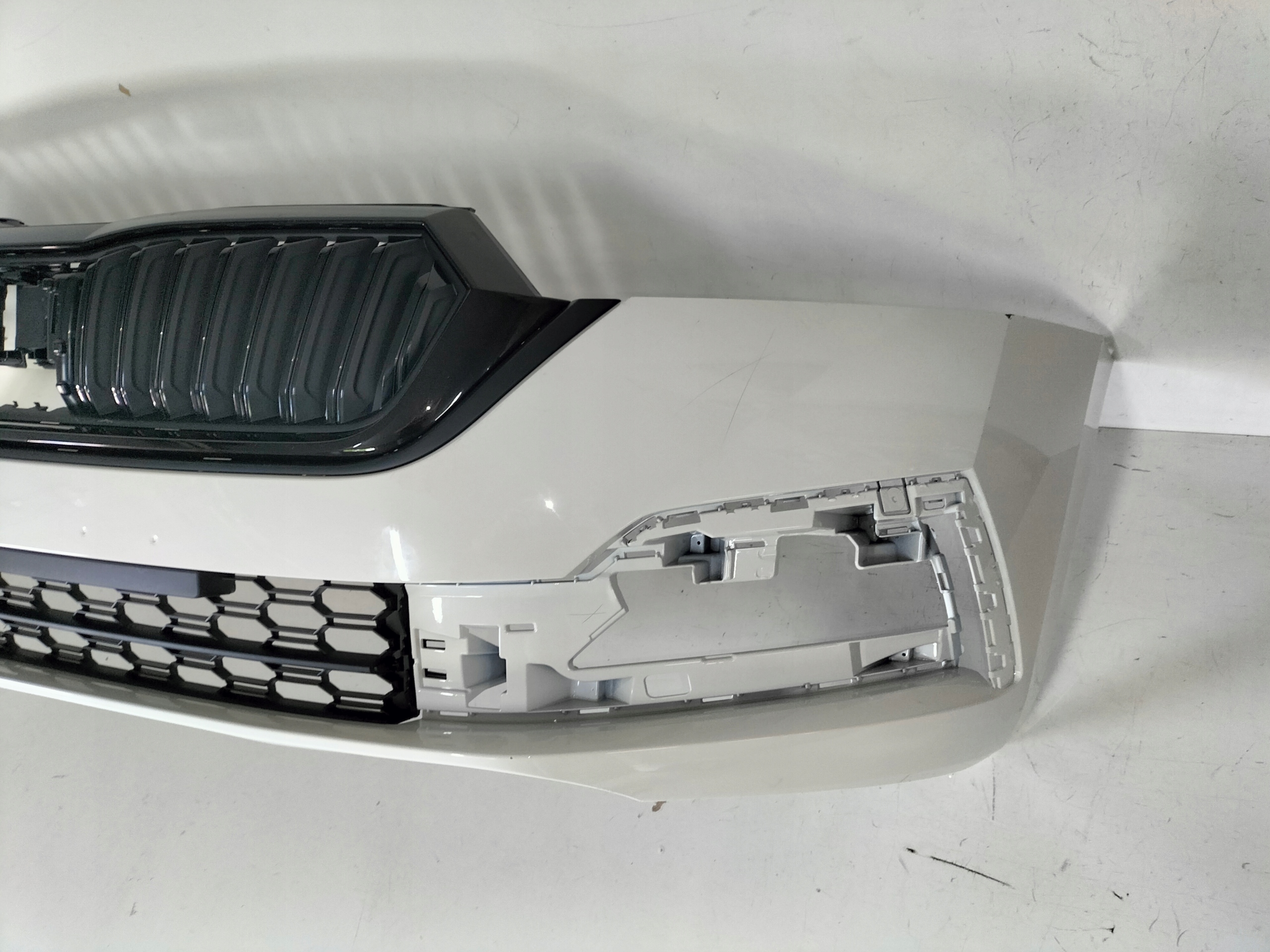 FRONTSTOSSSTANGE VORNE SKODA OCTAVIA 4 IV 19