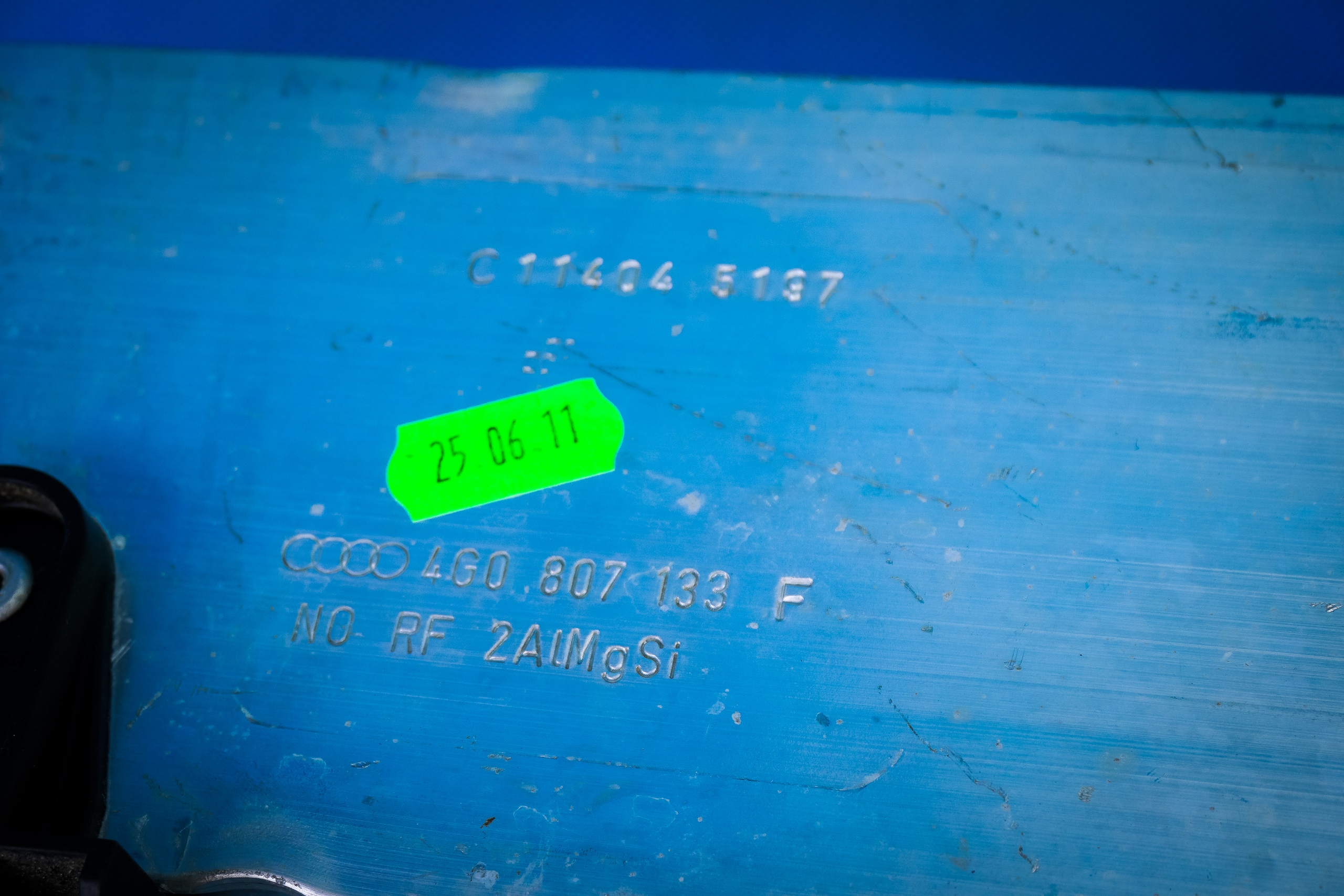 console siders of a bumper left Audi A6 4G A7 4G8 4G0807133F