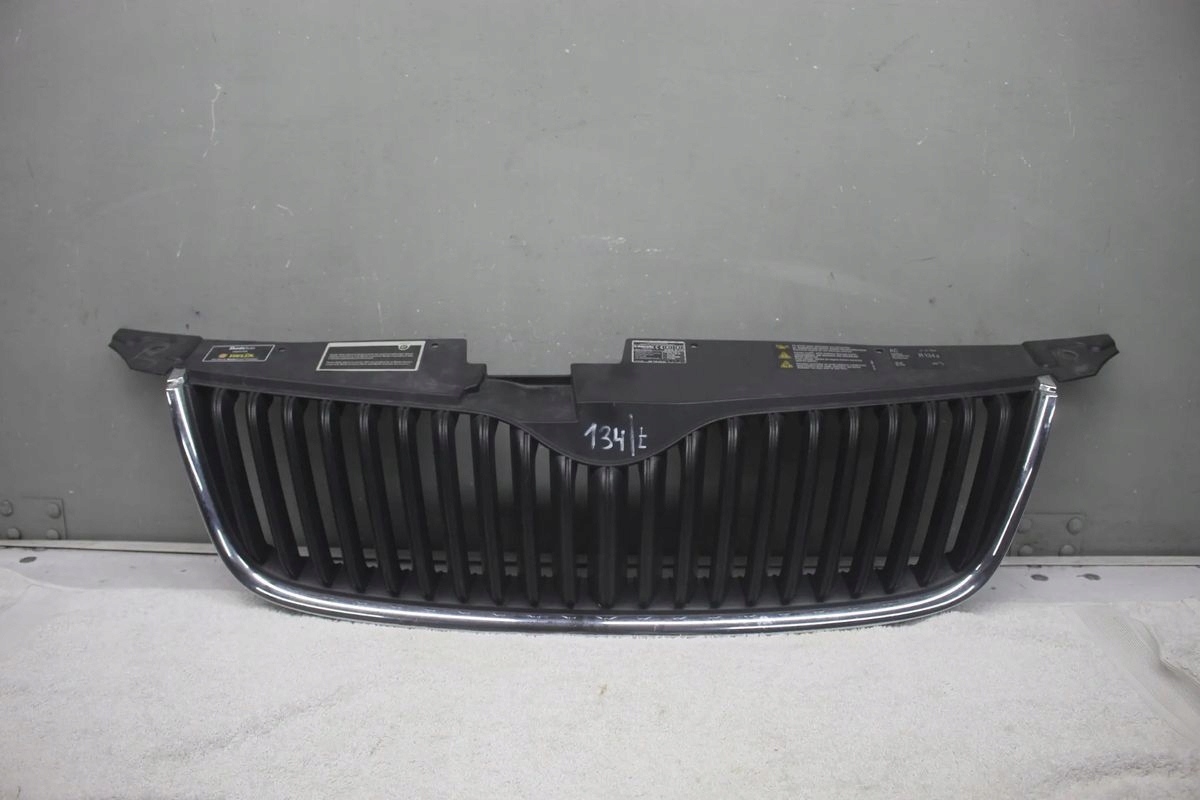 решетка радиатора SKODA YETI 5L0853668